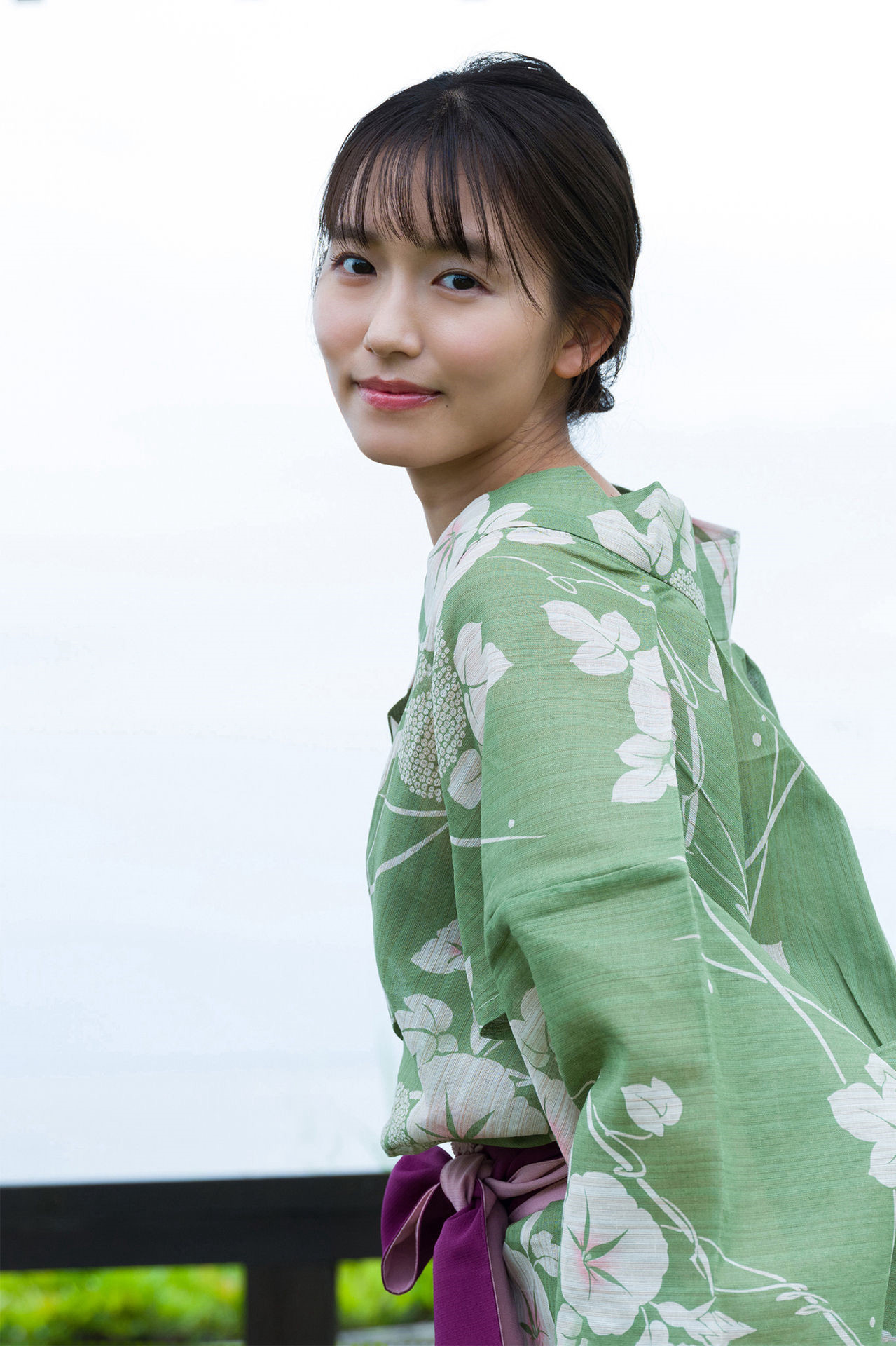 Nene Shida 志田音々, ファースト写真集アナザーバージョン 『ｎｅｎｅ－まるっとりっぷ－』 Set.04