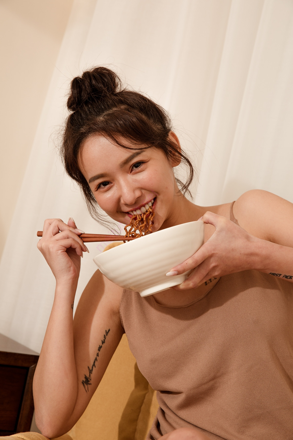 Kimi Chang 禾羽, 雙人寫真弓長牙佳涵 香 Set.04 - P19