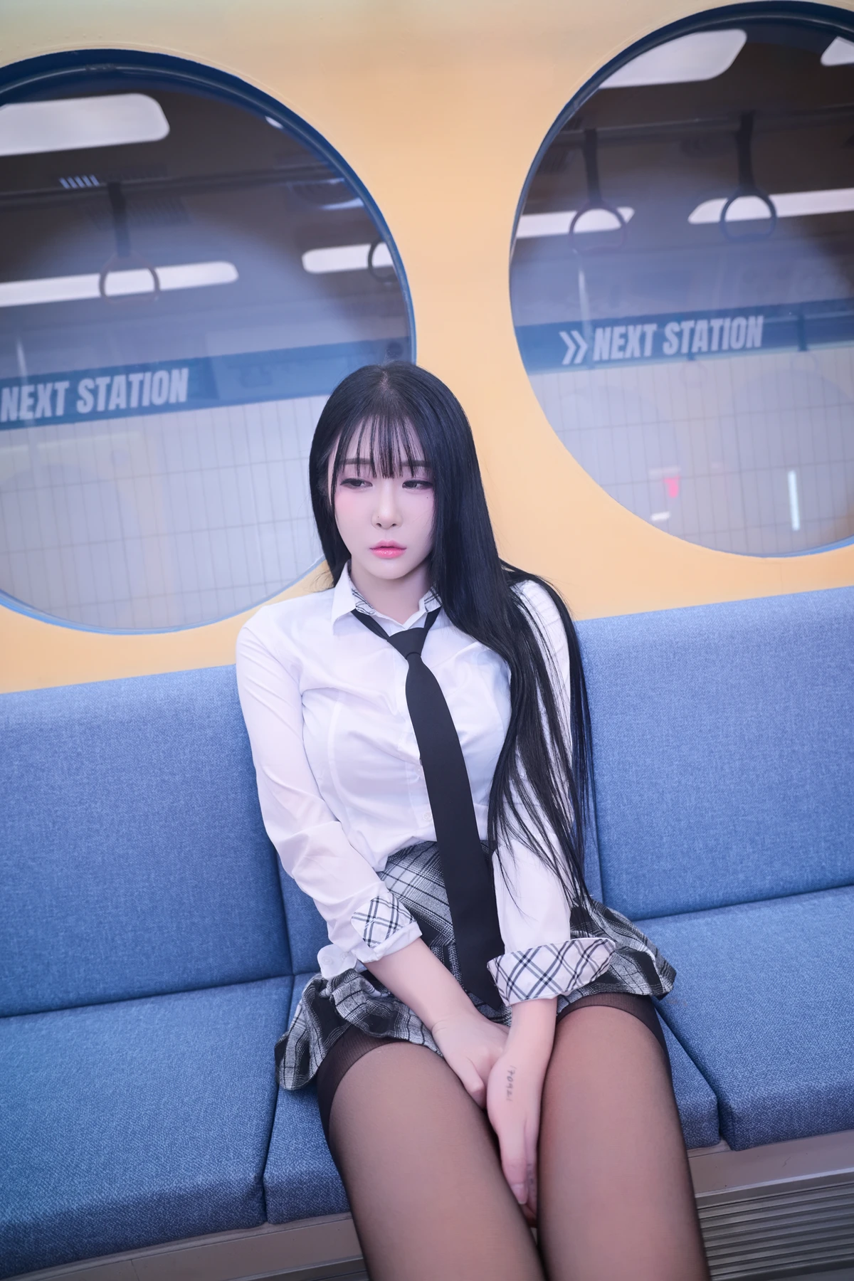 Jeong Bomi 정보미, PhotoBook 「Schoolgirl In The Subway」 Set.02 - P3