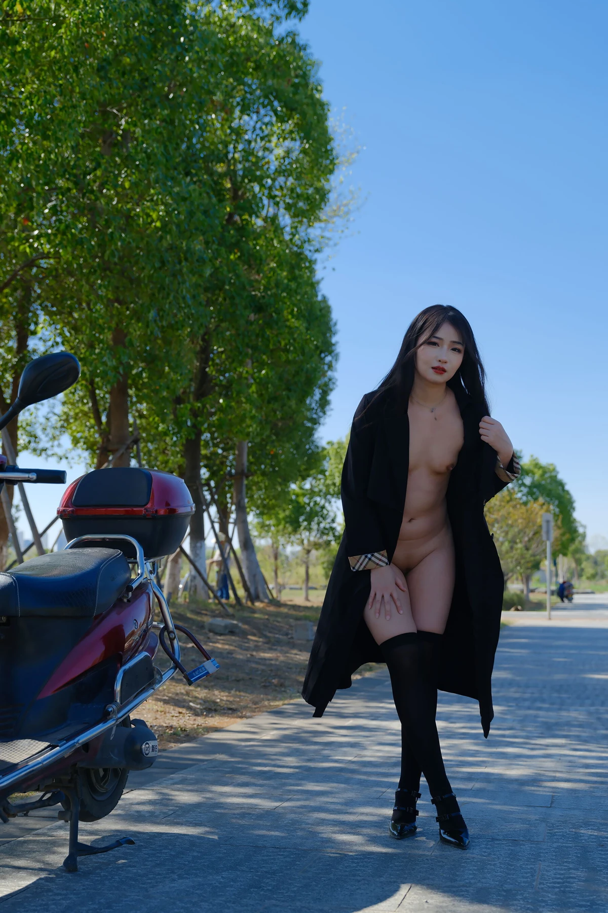 小泽 – 黑色丝袜女同事 户外露出 Set.01 - P60