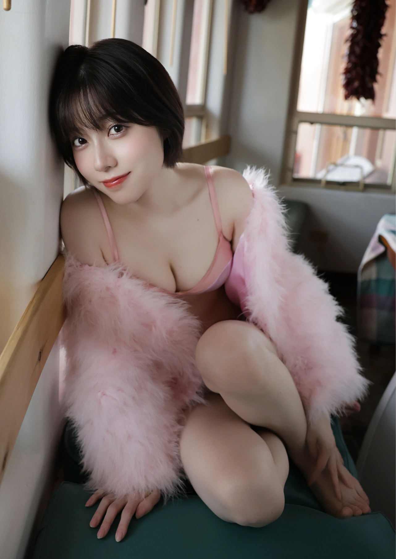 Karin Isobe 礒部花凜, Young Jump 2025 No.42 (ヤングジャンプ 2025年42号) - P13