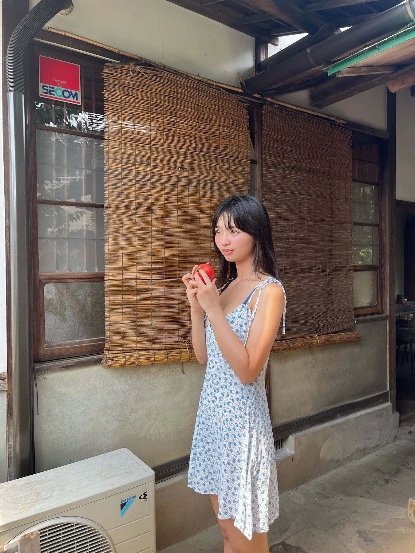 Hina Makino 蒔埜ひな, Young Jump 2025 No.42 (ヤングジャンプ 2025年42号) - P16