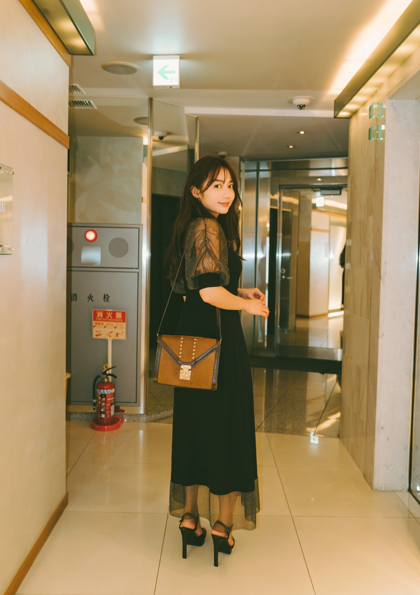 Hikari Kuroki 黒木ひかり, BRODYデジタル写真集 「Midnight romance」 Set.03 - P12