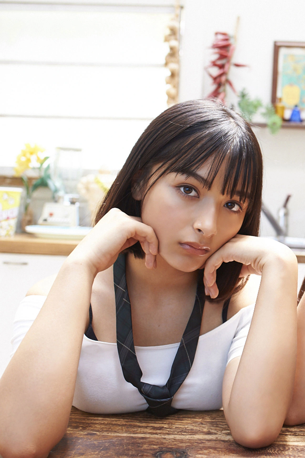 Erika エリカ, Marina マリナ, ヤンマガデジタル写真 「Eri－Mari エリマリ姉妹」 Set.01 - P11