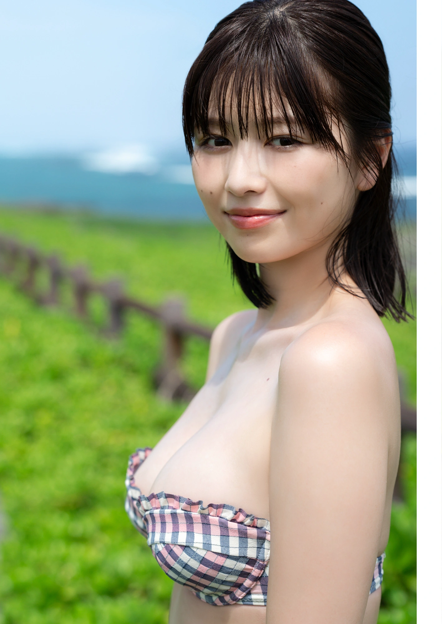 Yuzuha Saeki 冴木柚葉, Young Jump 2025 No.43 (ヤングジャンプ 2025年43号) - P10