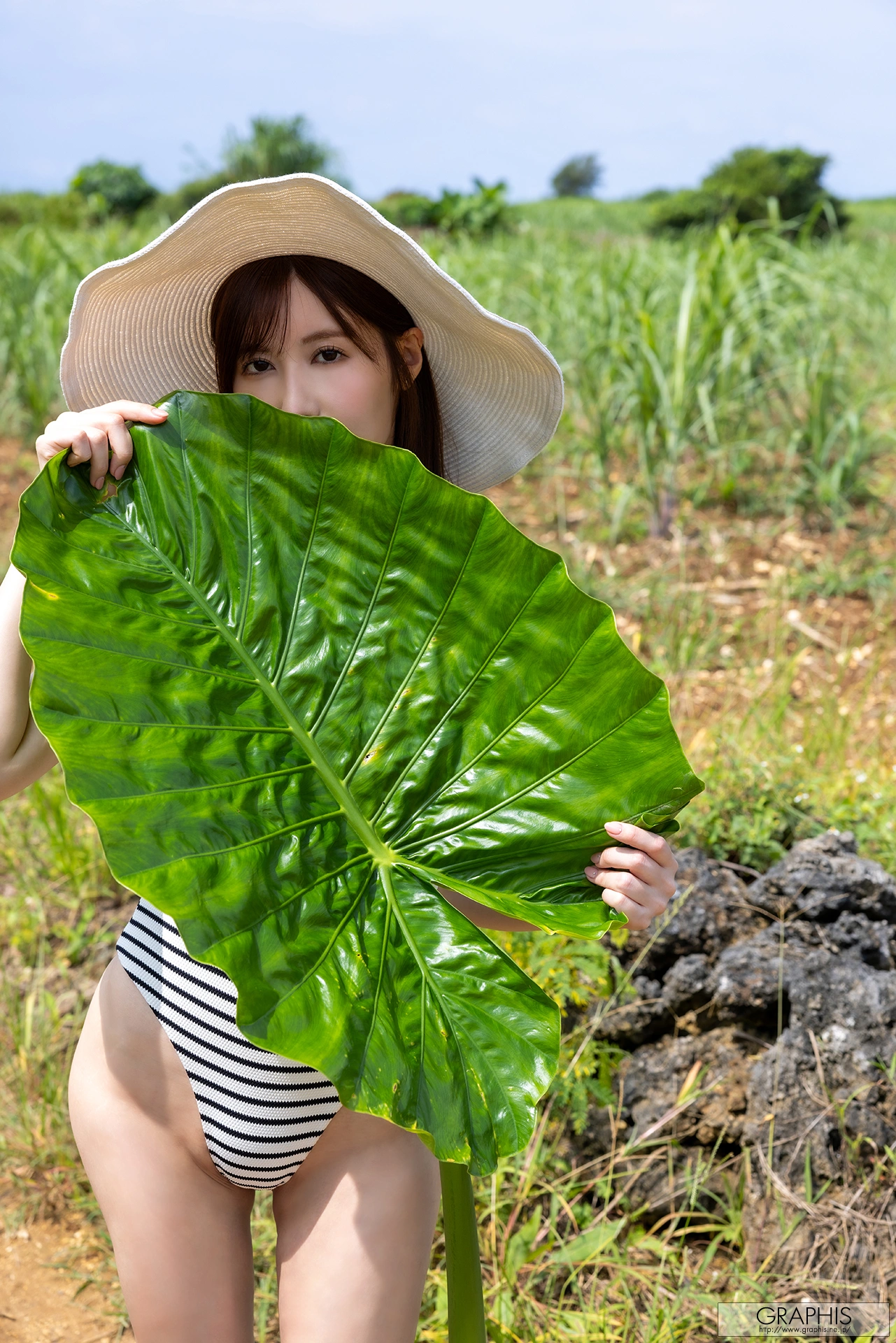 Riho Fujimori 藤森里穂, Graphis Gals 「Looks hot on you!」 Vol.02 - P10