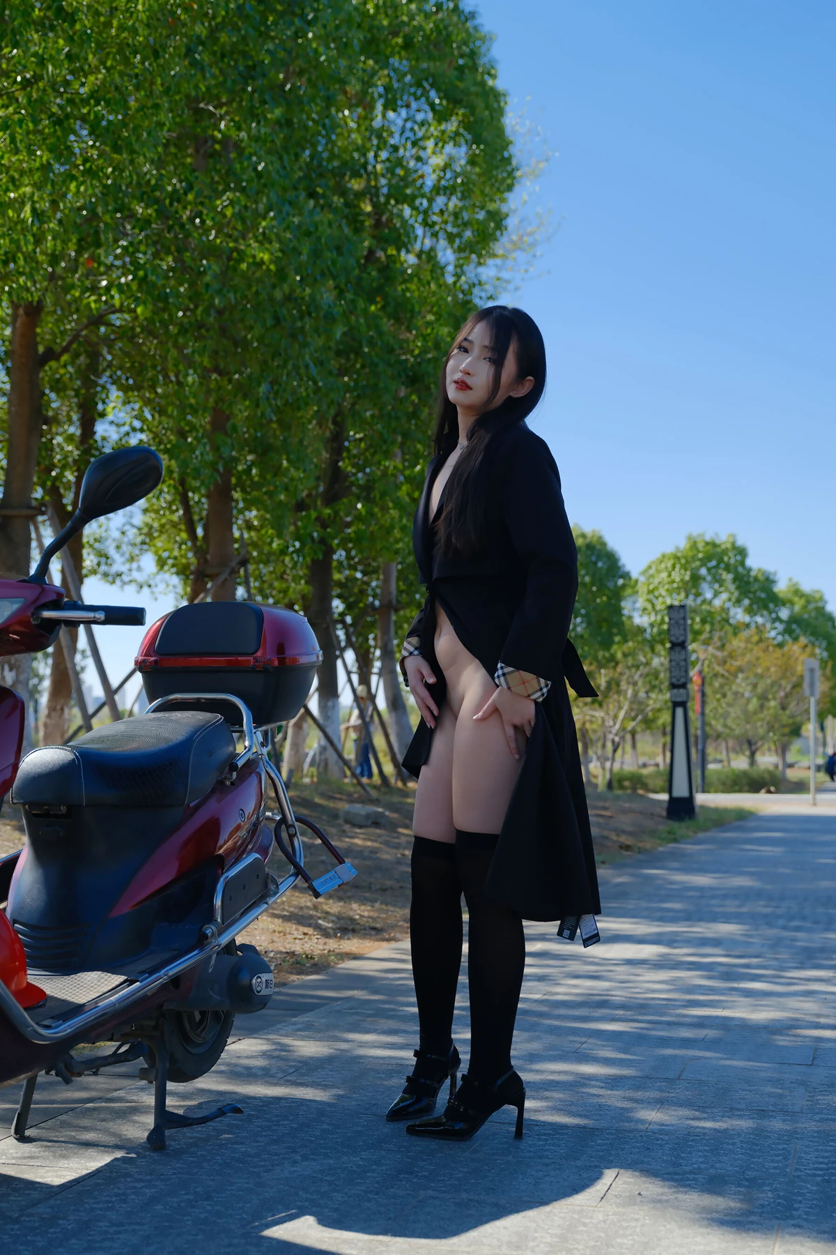 小泽 – 黑丝御姐 户外露出 Set.01 - P22