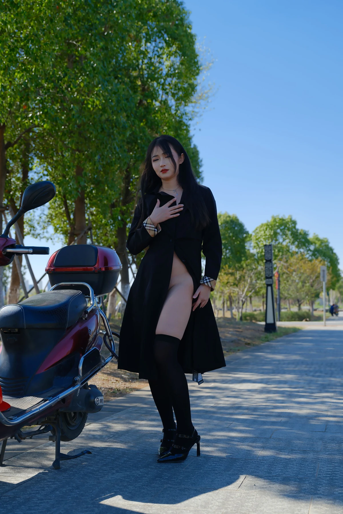 小泽 – 黑丝御姐 户外露出 Set.01 - P24