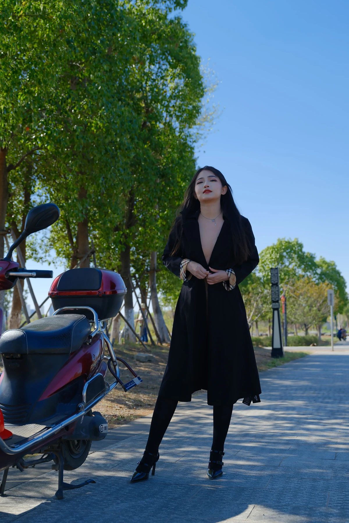 小泽 – 黑丝御姐 户外露出 Set.01 - P40