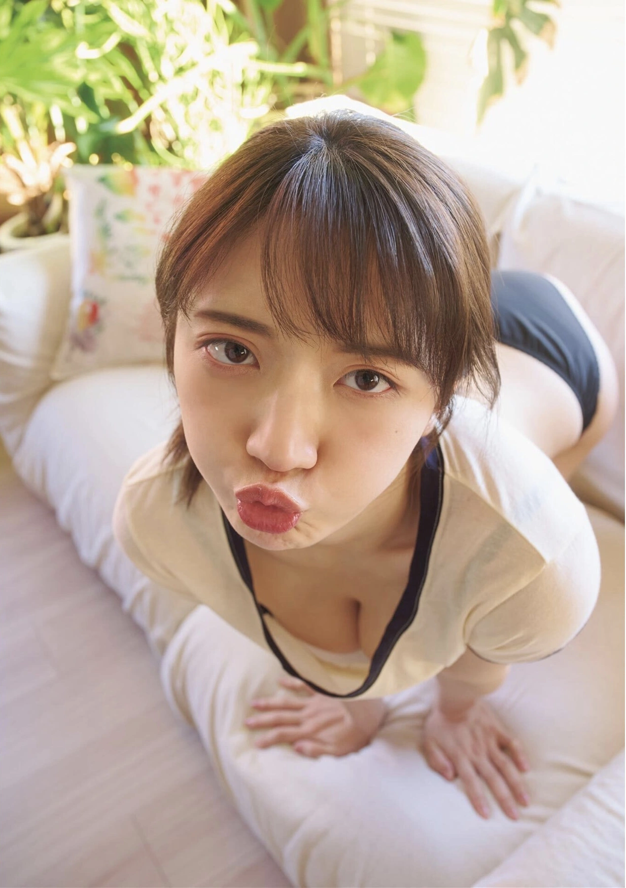 Toutomiwokanjite Sakurai 尊みを感じて桜井, B.L.T. 写真集 Monster Round 4 - P2