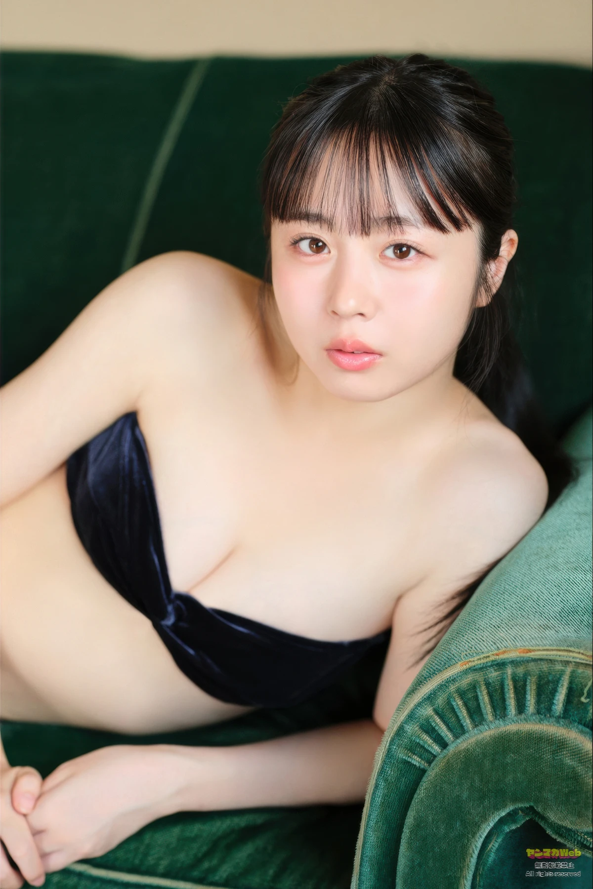 Rina Nakahata 中畑里捺, Young Magazine 2025 No.46 (ヤングマガジン 2025年46号) - P14