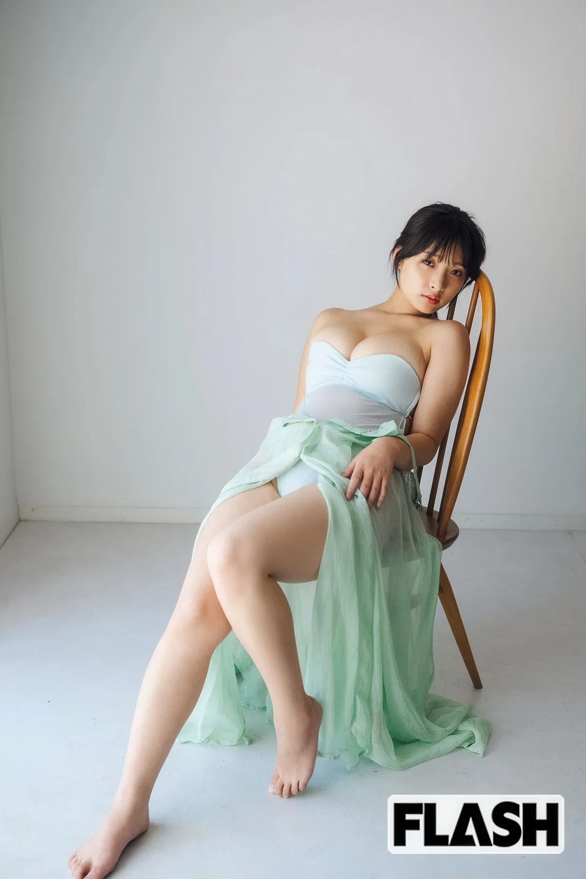 Misaki Sawa 沢美沙樹, FLASH 2025.10.07 (フラッシュ 2025年10月07日号) - P21