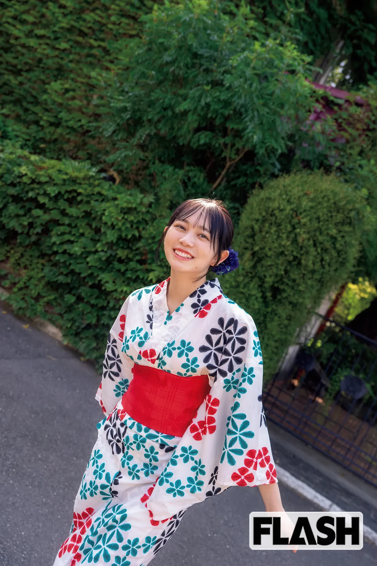 Mai Horai 蓬莱舞, FLASH 2025.10.14 (フラッシュ 2025年10月14日号) - P16