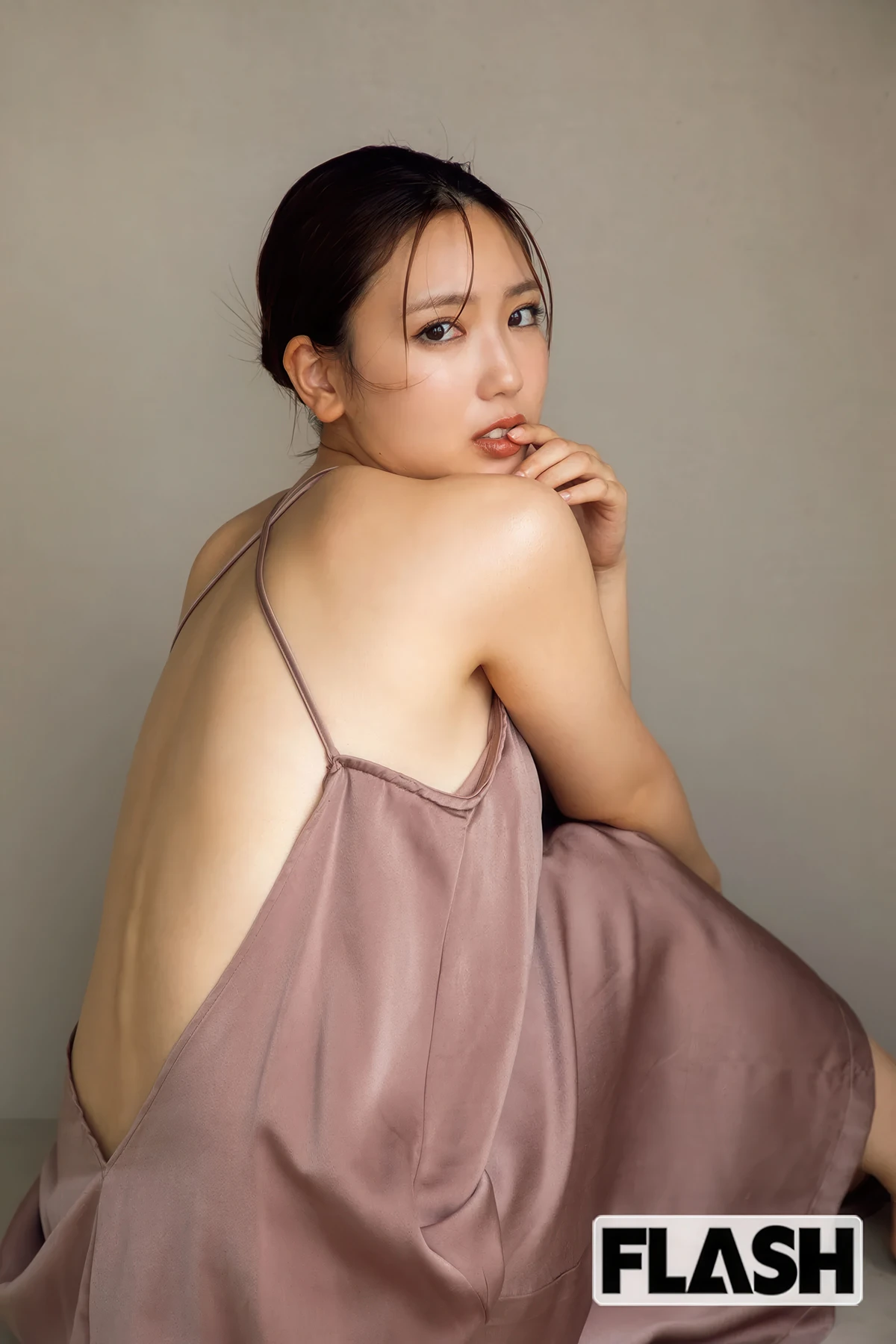 Aika Sawaguchi 沢口愛華, FLASH 2025.10.21 (フラッシュ 2025年10月21日号) - P22