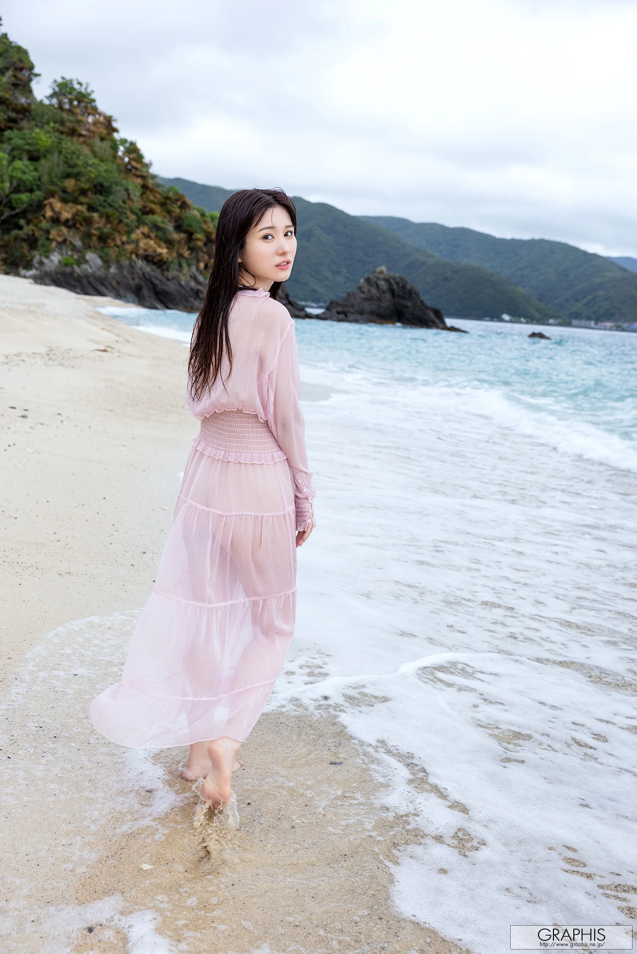 Mei Itsukaichi 五日市芽依, Graphis Special Gravure 「Vacation」 Vol.06 - P11