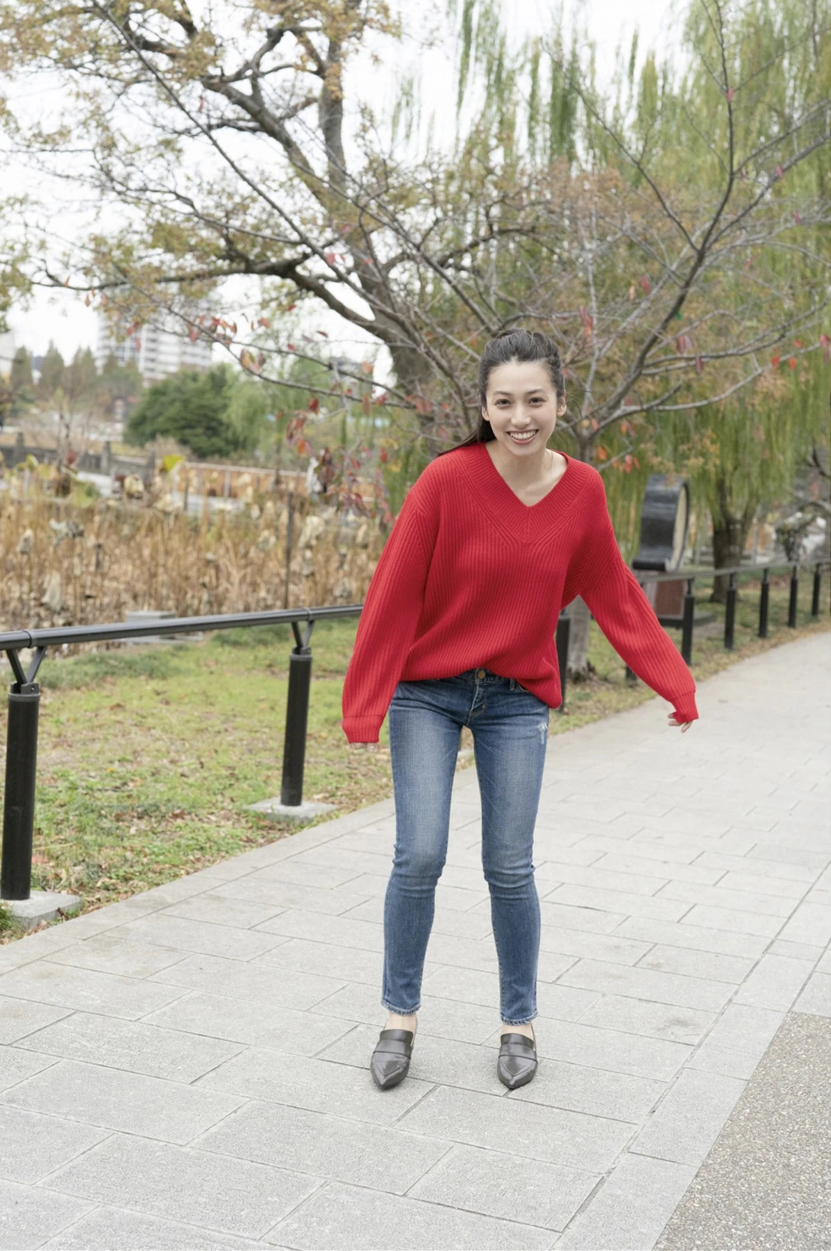 Airi Sato 佐藤あいり, FRIDAYデジタル写真集 「スポットライトに照らされて」 Set.02 - P2