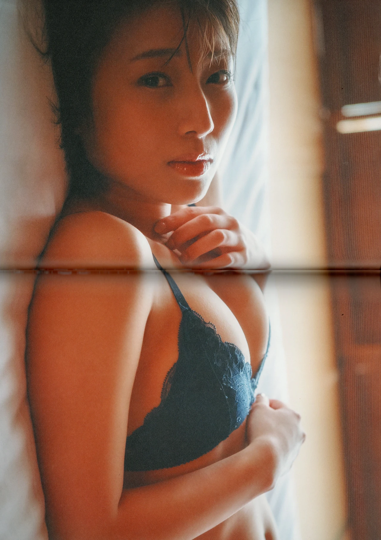 Wakana Abe 安部若菜, 1st 写真集 「愛される予感」 Set.02 - P25