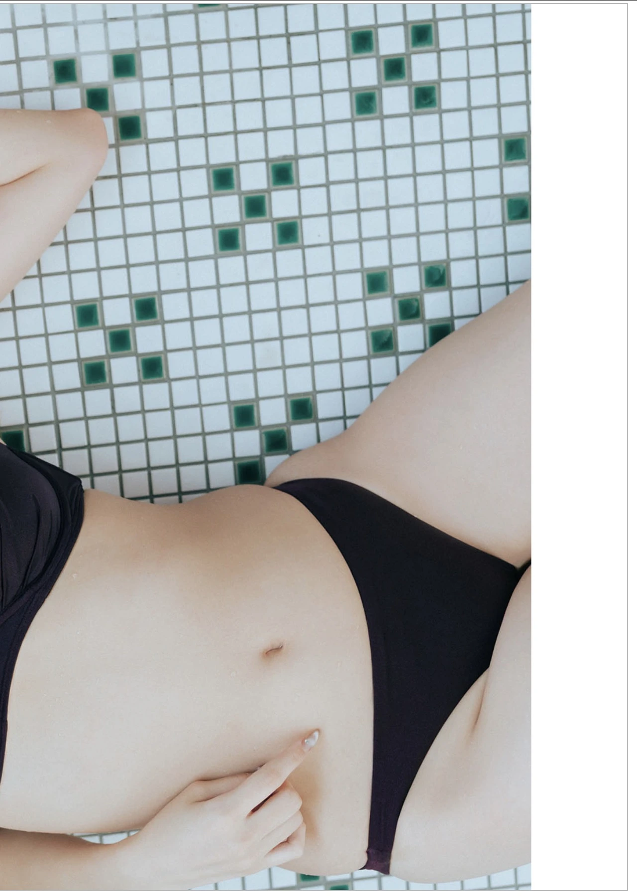 Momoka Kibe 木部桃花, Weekly Playboy 2025 No.45-46 (週刊プレイボーイ 2025年45-46号) - P13