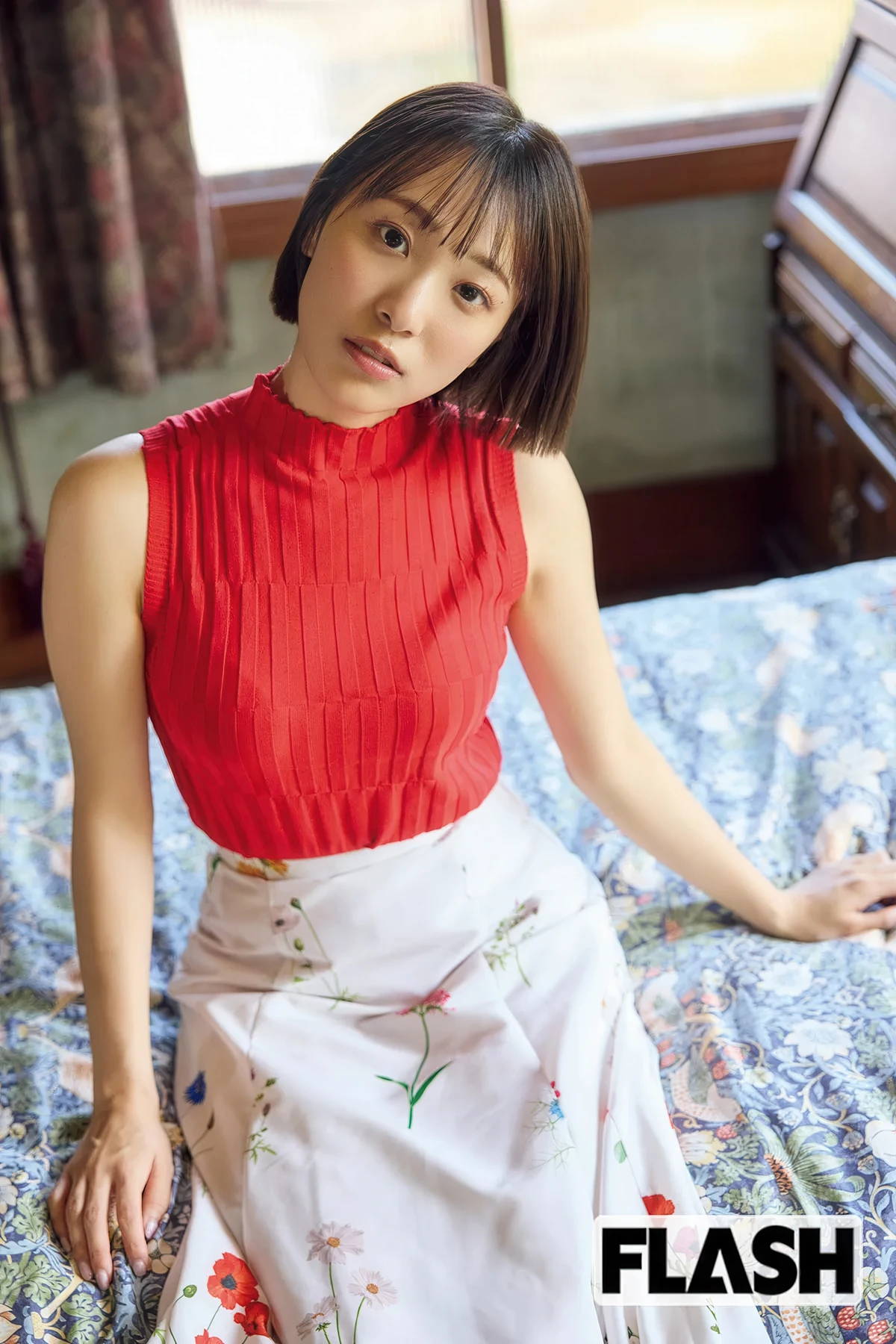 Momo Inoue 井上もも, Mai Horai 蓬莱舞, Sakura Imai 今井春花, FLASH 2025.11.04 (フラッシュ 2025年11月4日号) - P17