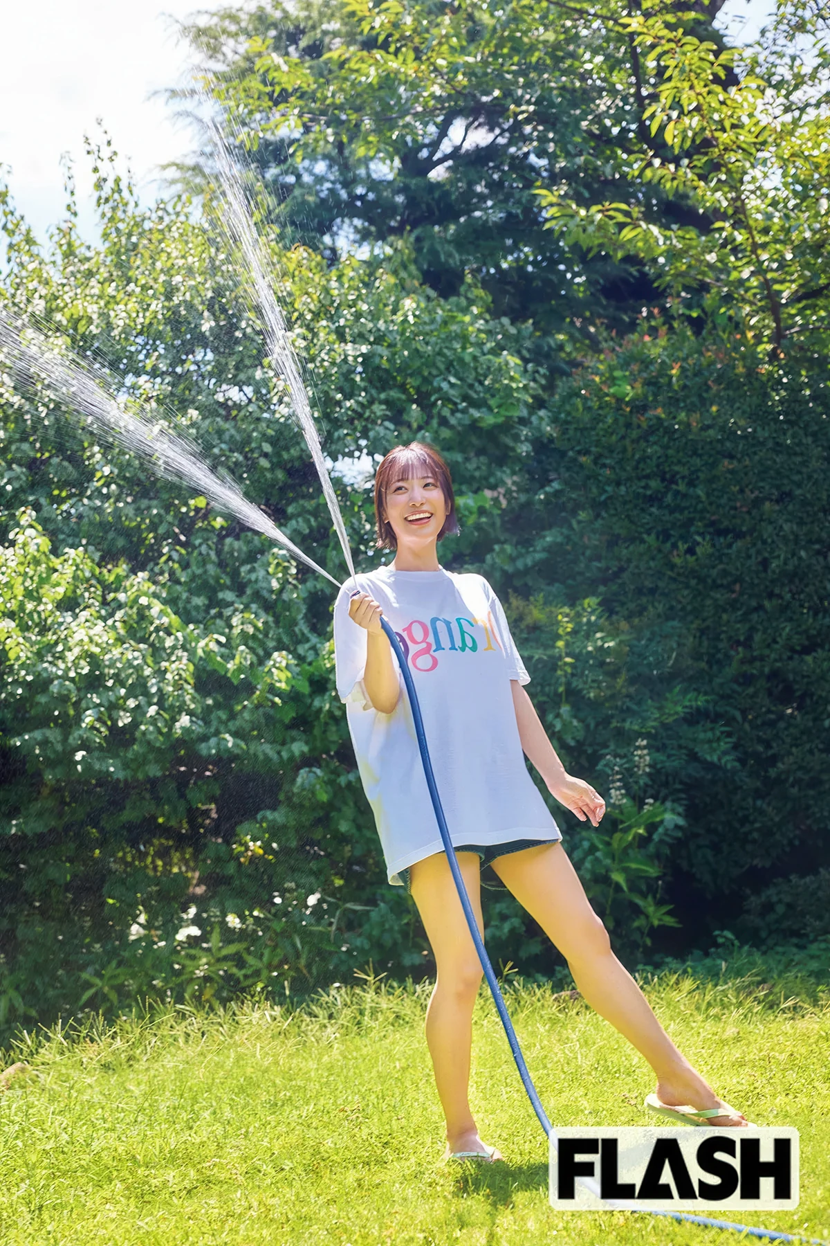 Momo Inoue 井上もも, Mai Horai 蓬莱舞, Sakura Imai 今井春花, FLASH 2025.11.04 (フラッシュ 2025年11月4日号) - P19