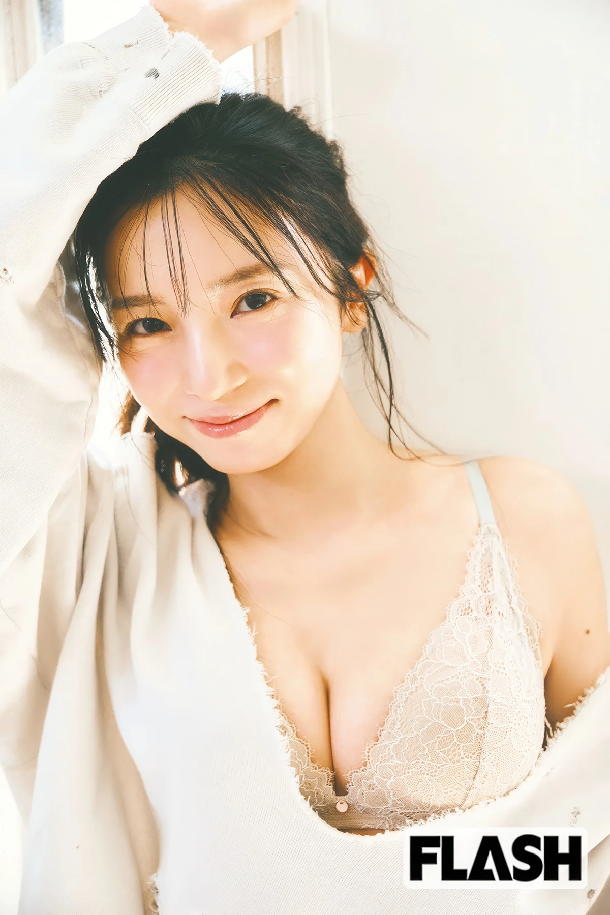 Mari Iriki 入来茉里, Yua Tsuchida 土田優空, FLASH 2025.11.11 (フラッシュ 2025年11月11日号) - P11