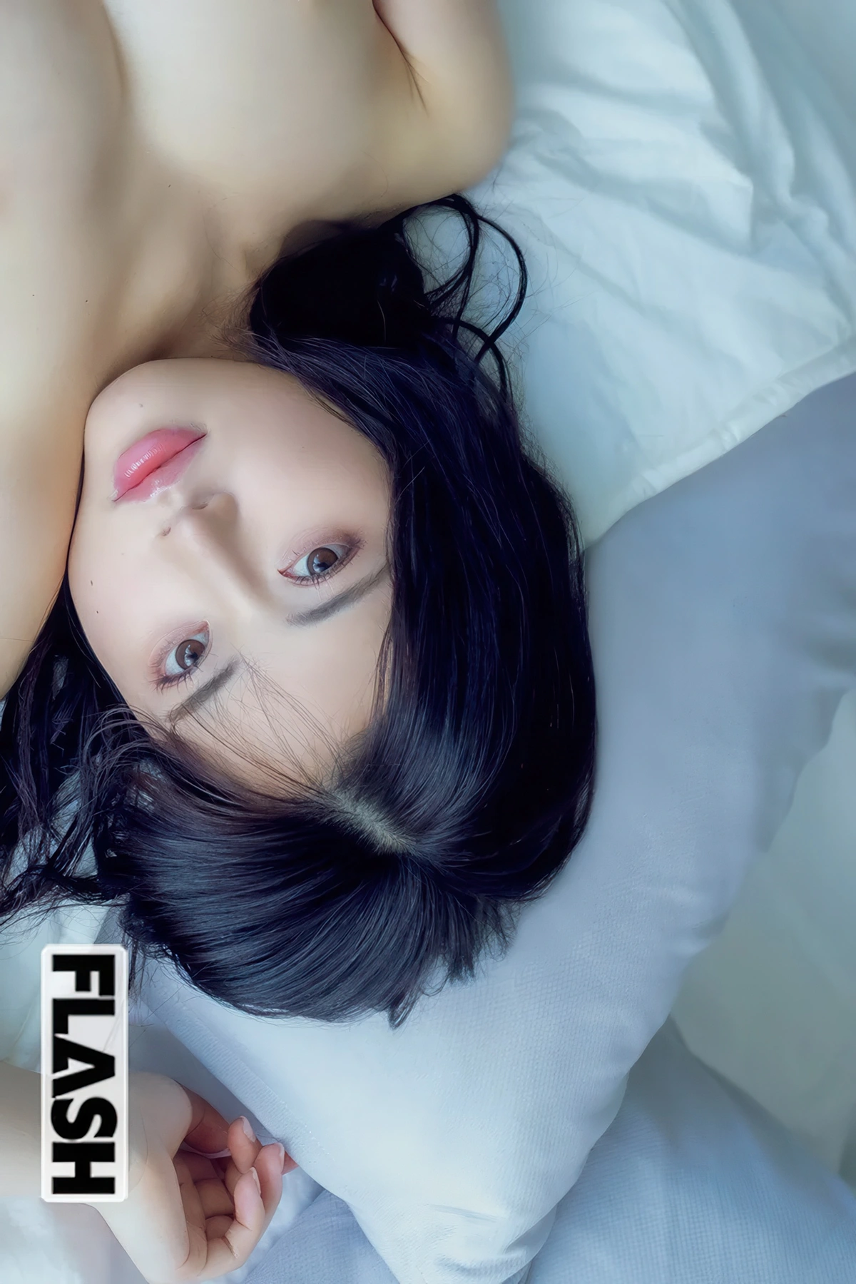 Mia Kouki 神喜ミア, FLASH 2025.11.11 (フラッシュ 2025年11月11日号) - P13