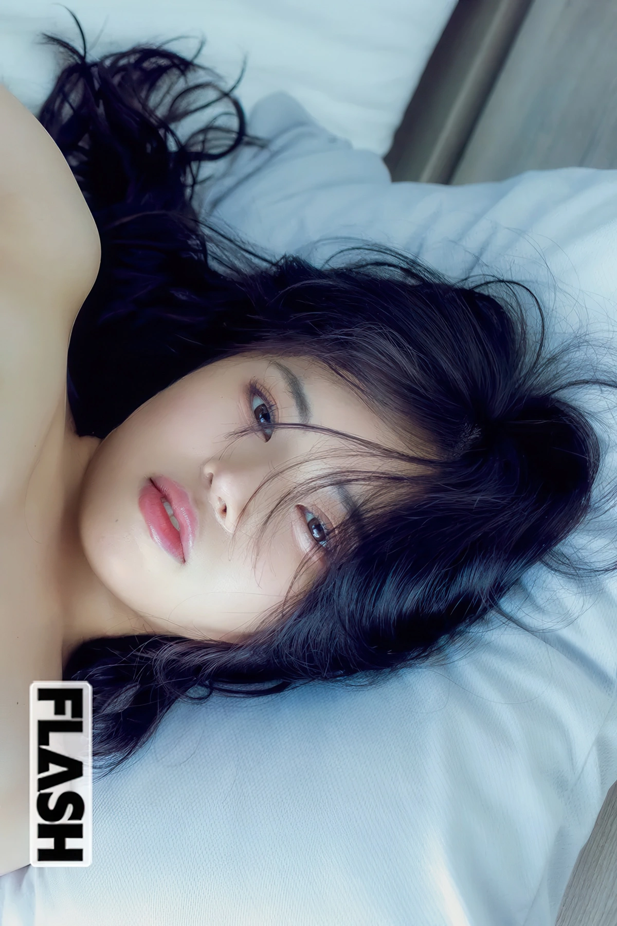 Mia Kouki 神喜ミア, FLASH 2025.11.11 (フラッシュ 2025年11月11日号) - P14