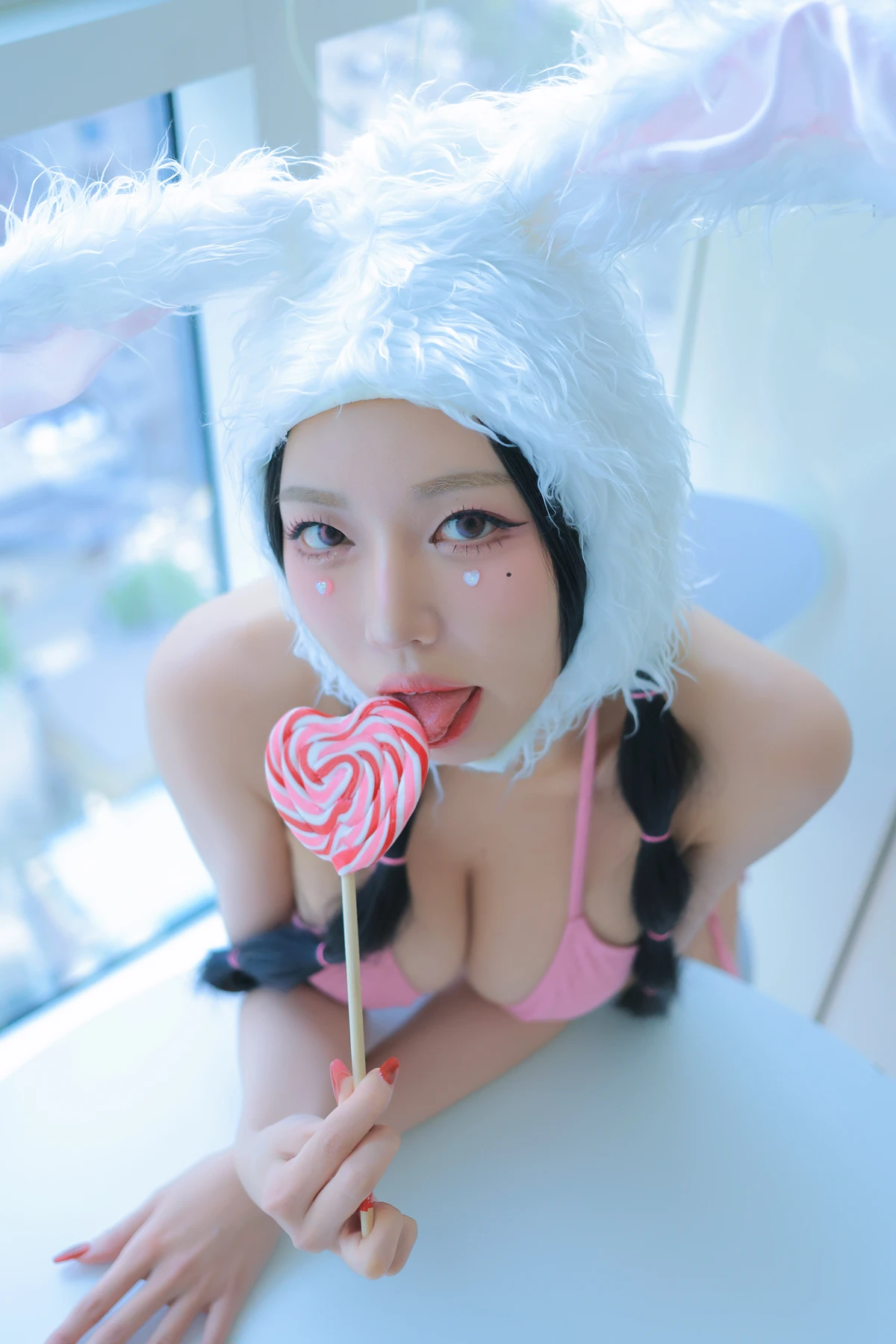 Dongeuran 동그란, PhotoBook 「Naked Bunny」 Set.02 - P16