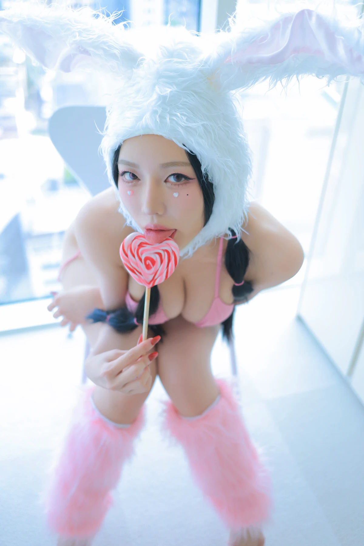 Dongeuran 동그란, PhotoBook 「Naked Bunny」 Set.02 - P53