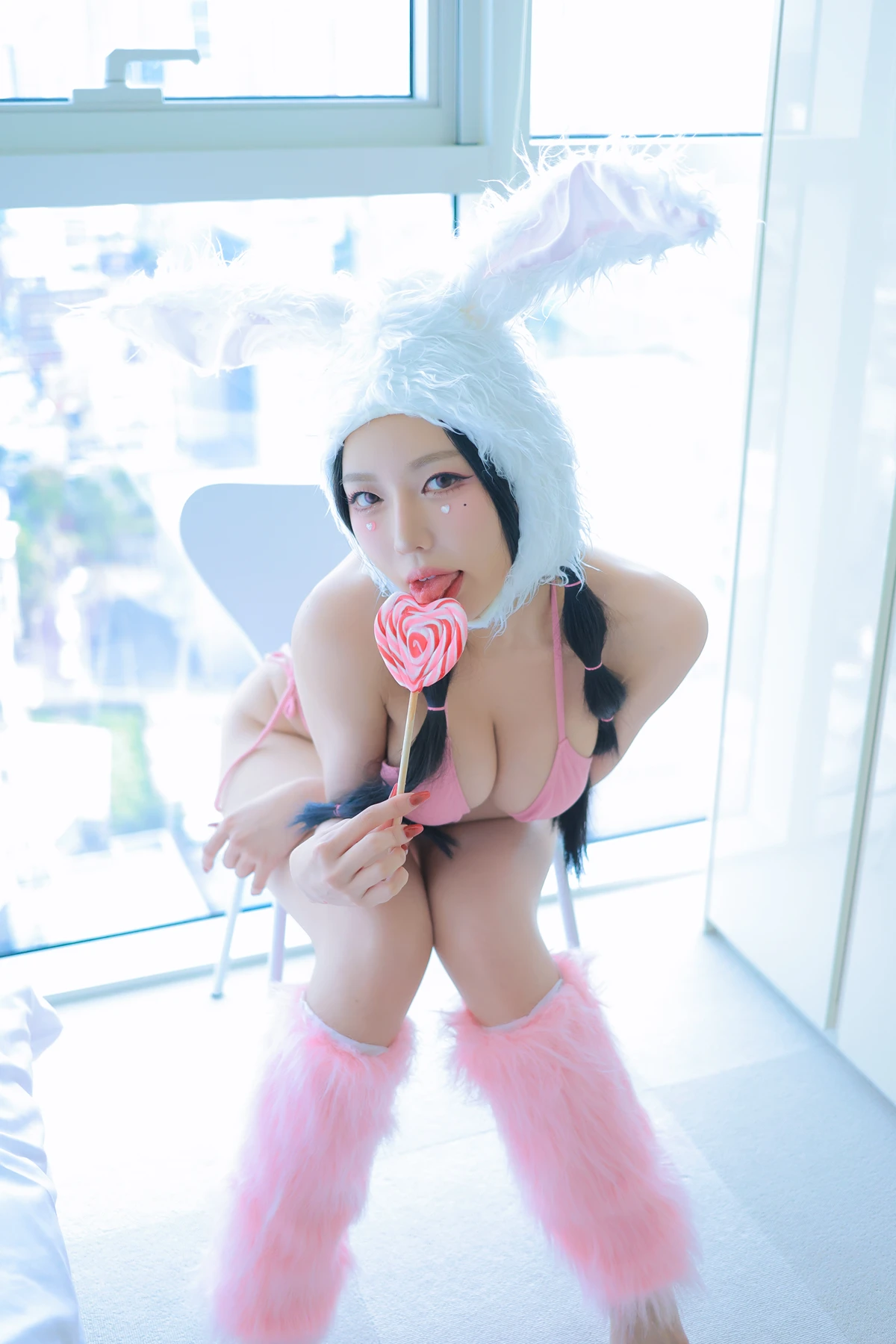Dongeuran 동그란, PhotoBook 「Naked Bunny」 Set.02 - P54