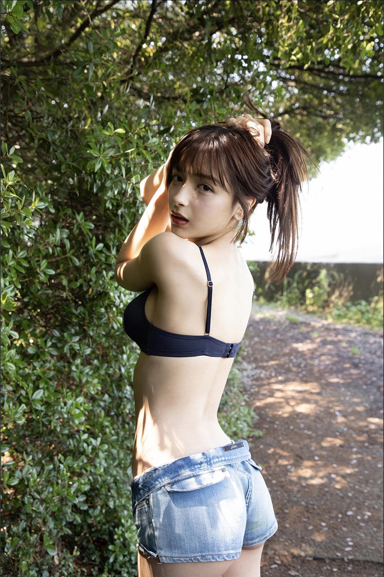 エリマリ姉妹, 週プレ＋Special No.341 「追い越していいよ、私はここにいるから。 2nd week」 Set.02 - P25