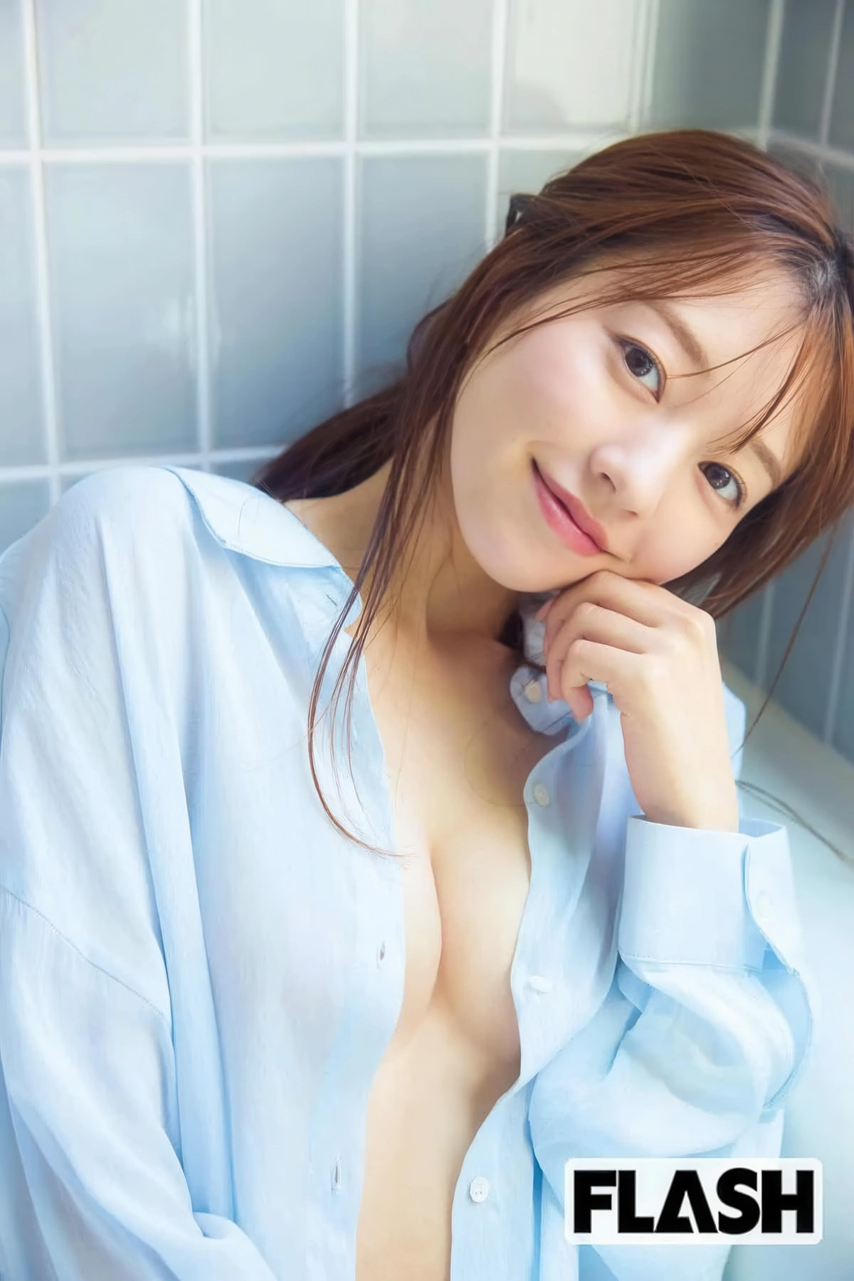 葉月くれあ 虹咲カリナ 高木悠未, FLASH 2025.08.12 (フラッシュ 2025年8月12日号) - P30