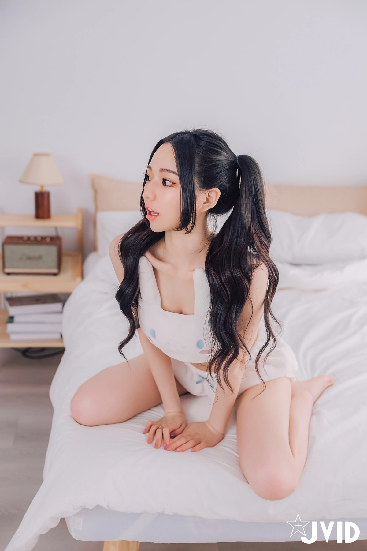JVID 胎尼 & 啾啾 – 啾啾親自開箱豪華AI情慾娃娃Tiny🥵真人比例完美粉嫩E奶💦激情互動舌吻揉奶樣樣來🔞 Set.01 - P10