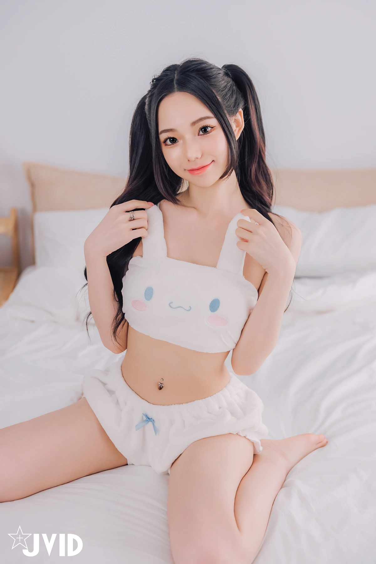 JVID 胎尼 & 啾啾 – 啾啾親自開箱豪華AI情慾娃娃Tiny🥵真人比例完美粉嫩E奶💦激情互動舌吻揉奶樣樣來🔞 Set.01 - P13