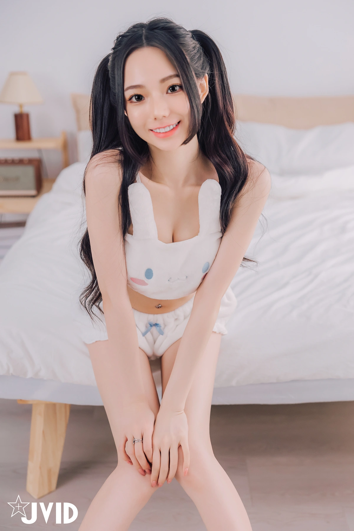 JVID 胎尼 & 啾啾 – 啾啾親自開箱豪華AI情慾娃娃Tiny🥵真人比例完美粉嫩E奶💦激情互動舌吻揉奶樣樣來🔞 Set.01 - P17