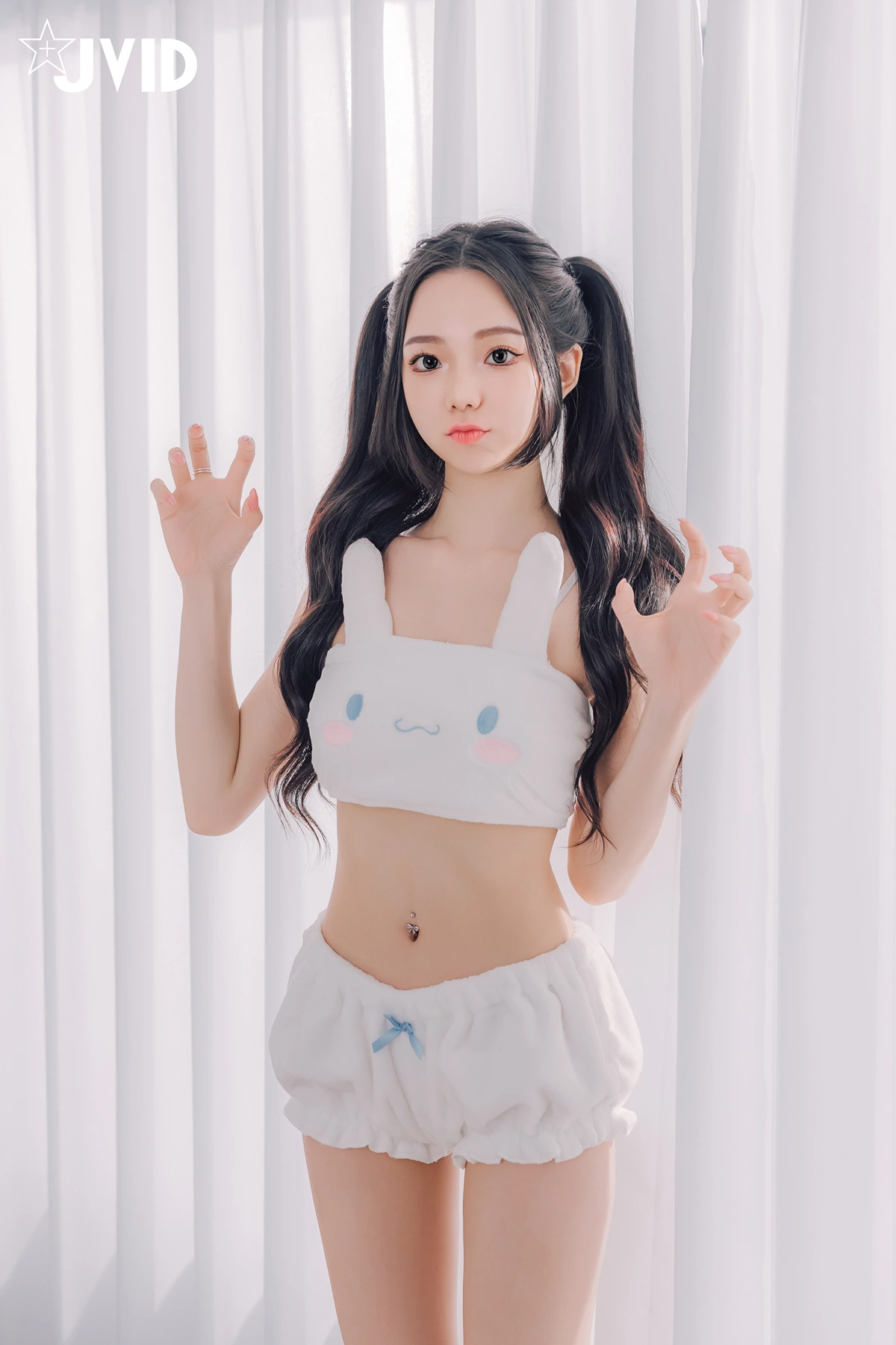 JVID 胎尼 & 啾啾 – 啾啾親自開箱豪華AI情慾娃娃Tiny🥵真人比例完美粉嫩E奶💦激情互動舌吻揉奶樣樣來🔞 Set.01 - P22