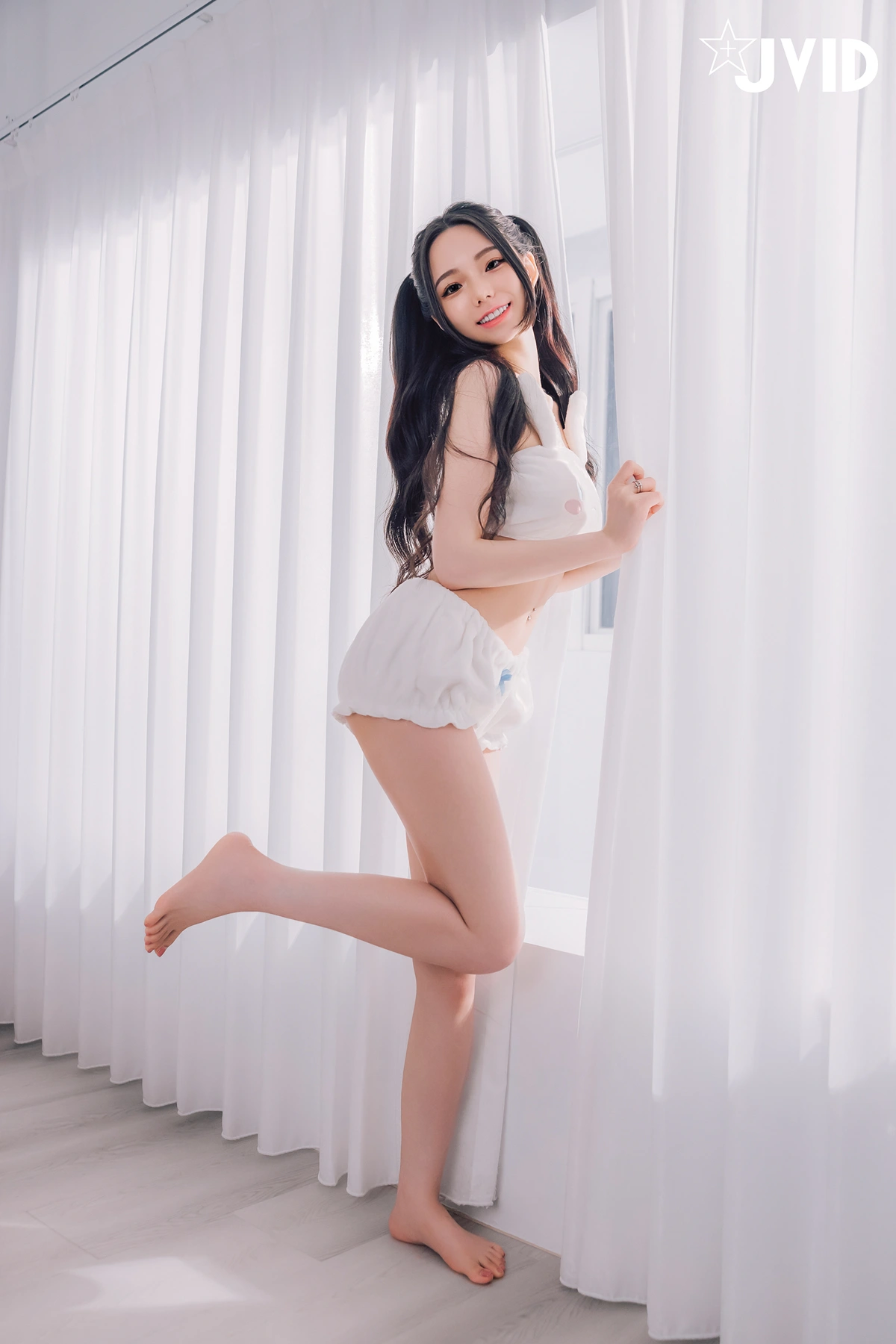 JVID 胎尼 & 啾啾 – 啾啾親自開箱豪華AI情慾娃娃Tiny🥵真人比例完美粉嫩E奶💦激情互動舌吻揉奶樣樣來🔞 Set.01 - P27