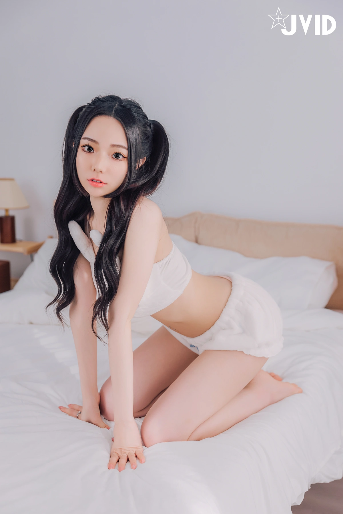 JVID 胎尼 & 啾啾 – 啾啾親自開箱豪華AI情慾娃娃Tiny🥵真人比例完美粉嫩E奶💦激情互動舌吻揉奶樣樣來🔞 Set.01 - P43