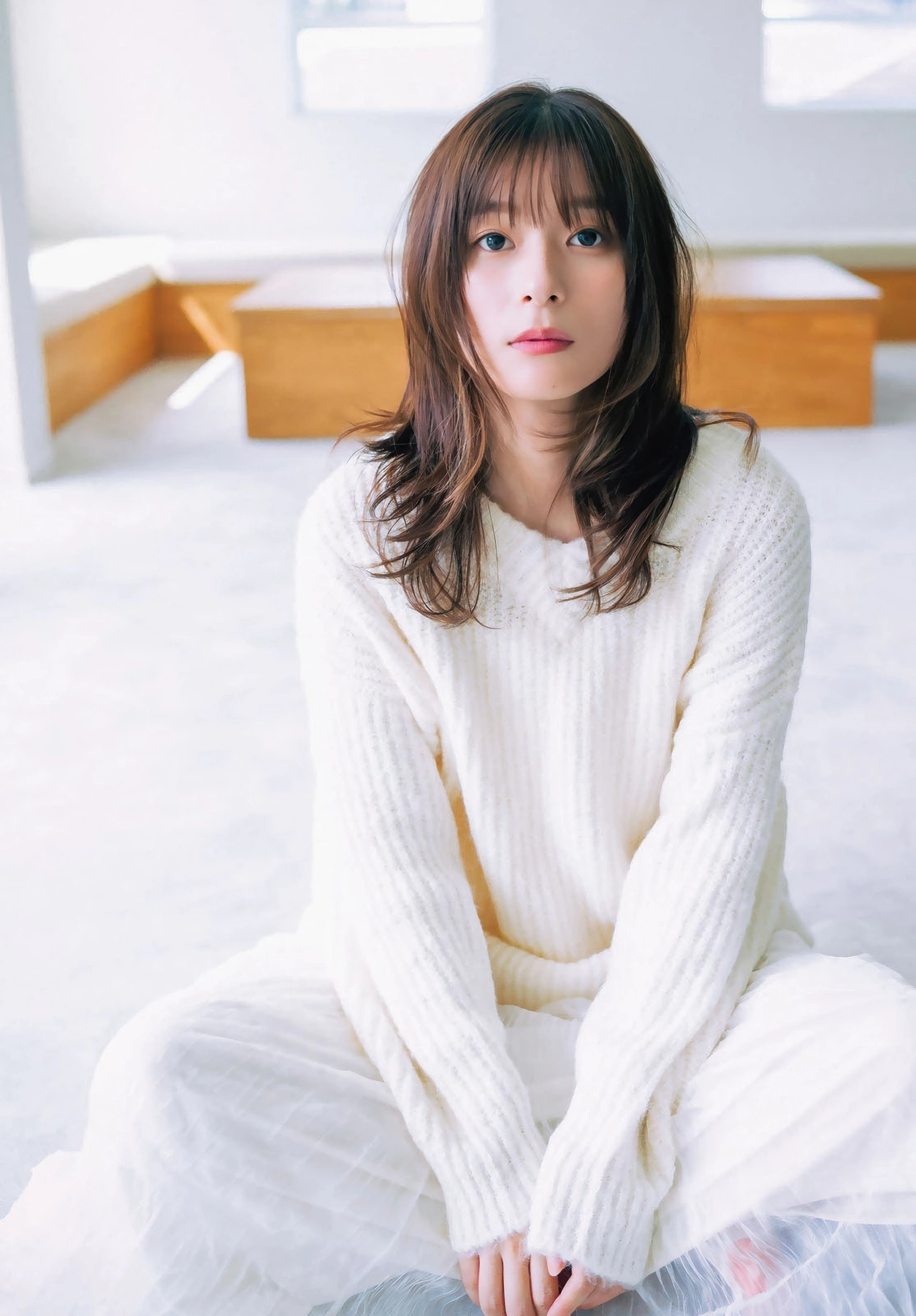 Kyoko Yoshine 芳根京子, Shonen Magazine 2025 No.50 (週刊少年マガジン 2025年50号) - P9