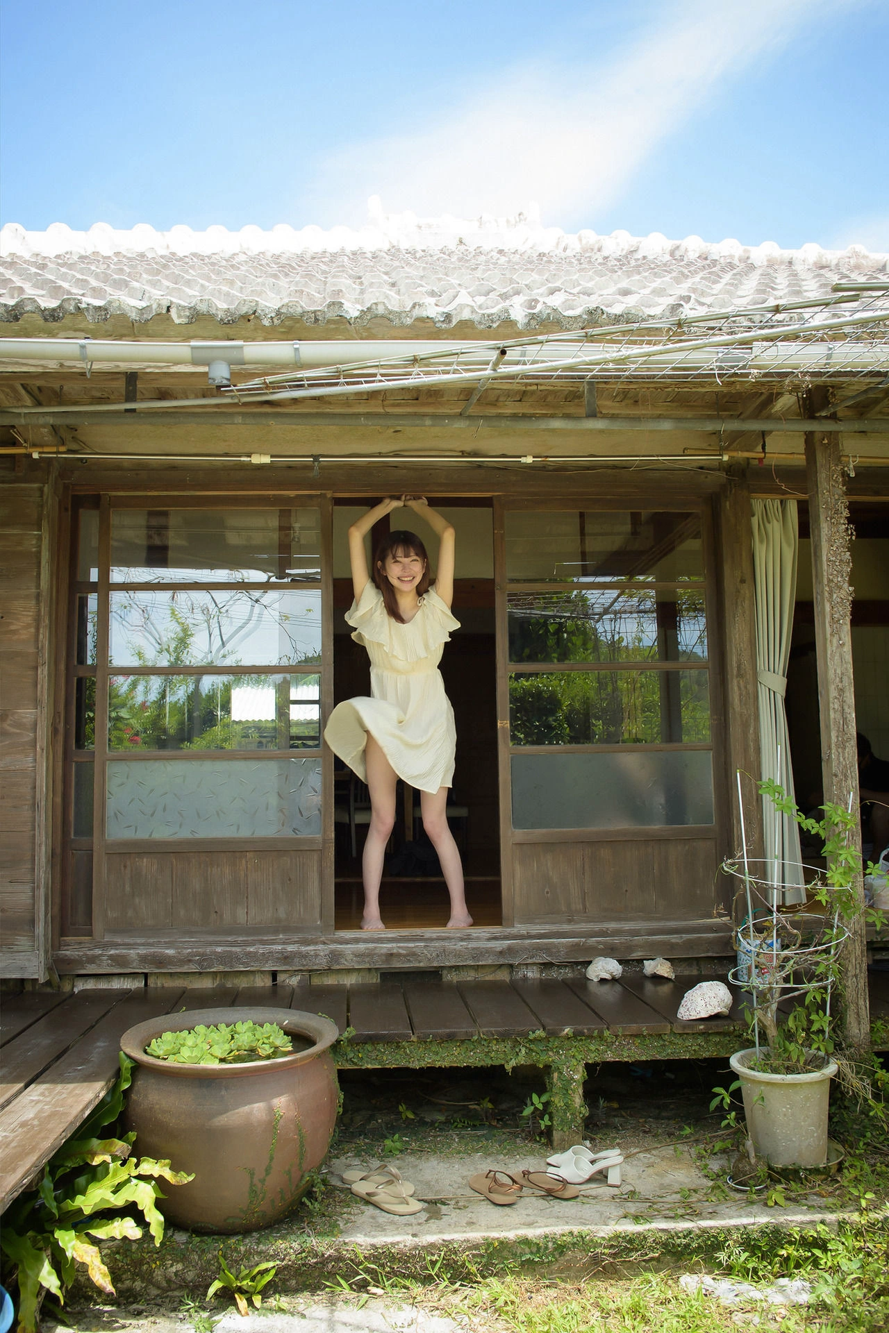 Hinako Mori 森日向子, ヌード写真集 「夏 駆ける 空 Blue sky Blue」 Set.01 - P11