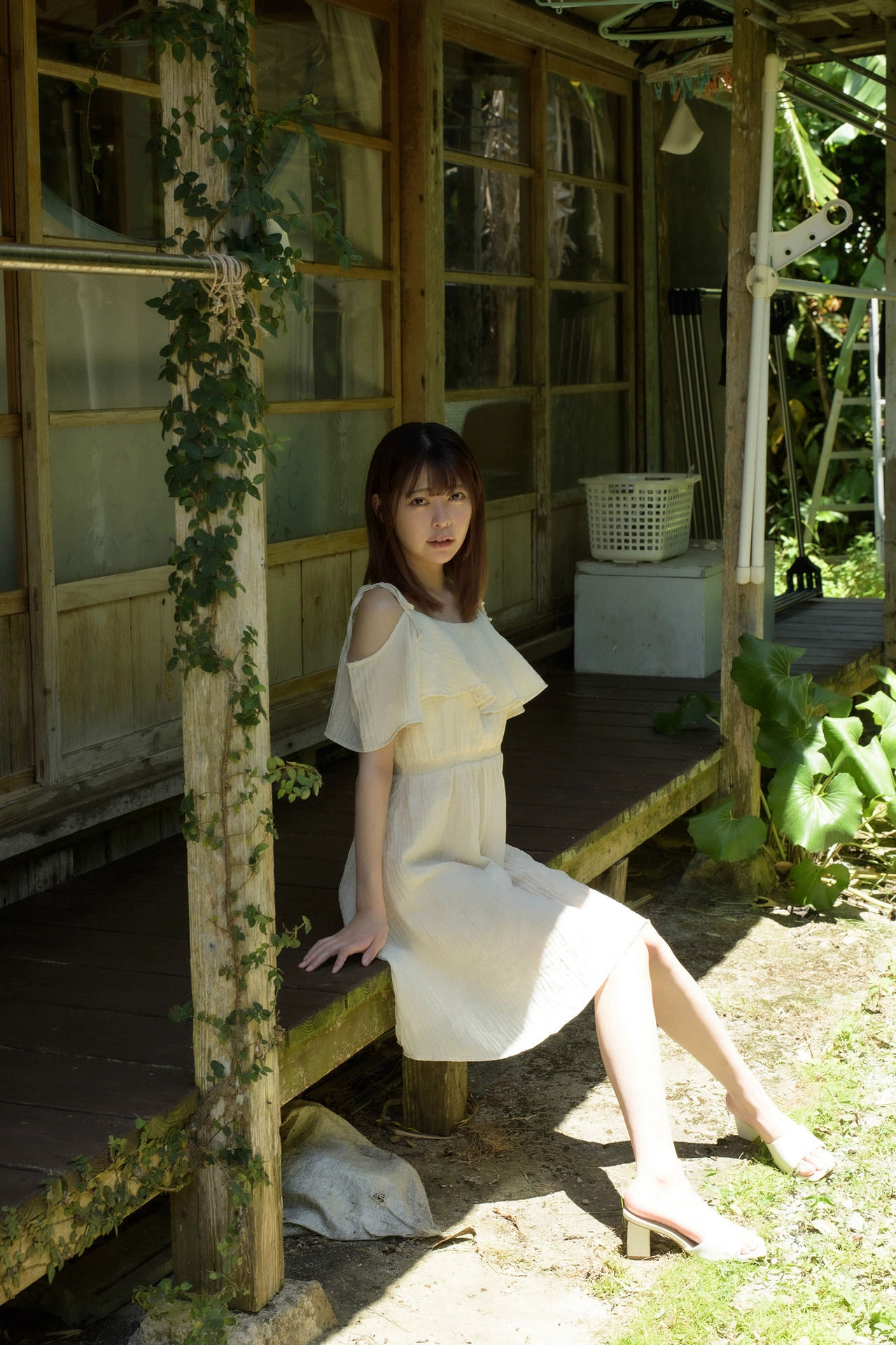 Hinako Mori 森日向子, ヌード写真集 「夏 駆ける 空 Blue sky Blue」 Set.01 - P12