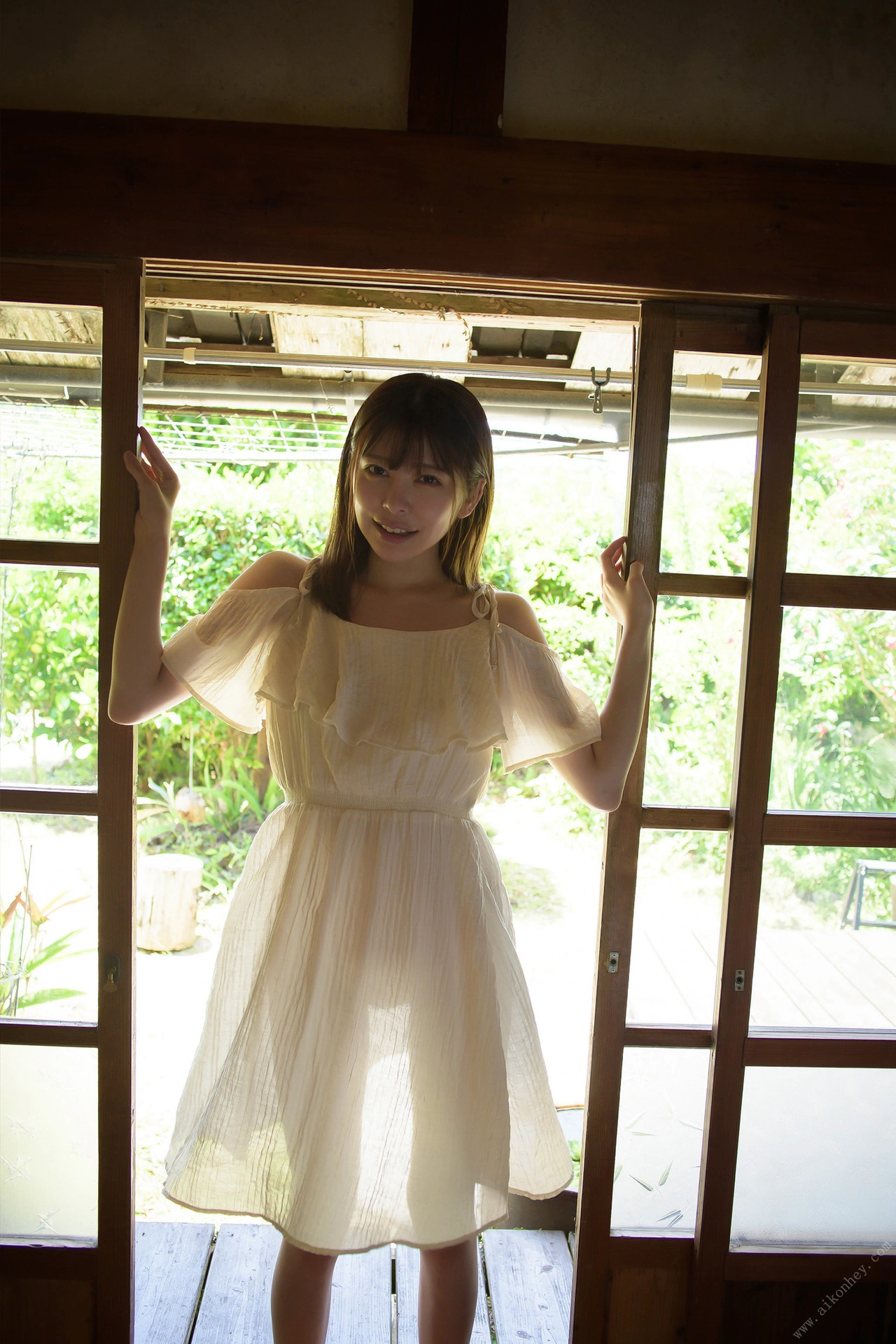 Hinako Mori 森日向子, ヌード写真集 「夏 駆ける 空 Blue sky Blue」 Set.01 - P15