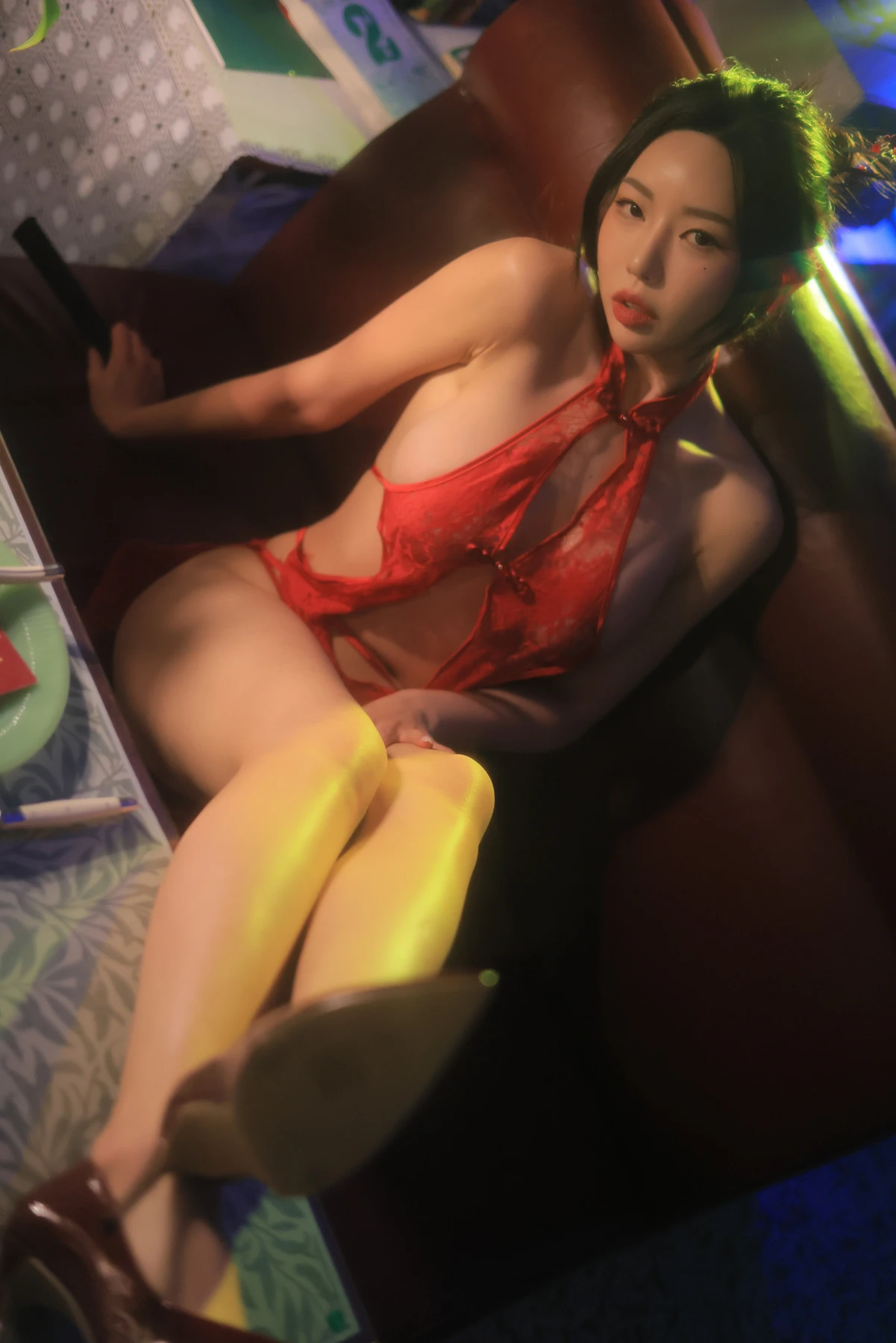 Dongeuran 동그란, PhotoBook 「Hong Kong」 Set.01 - P37