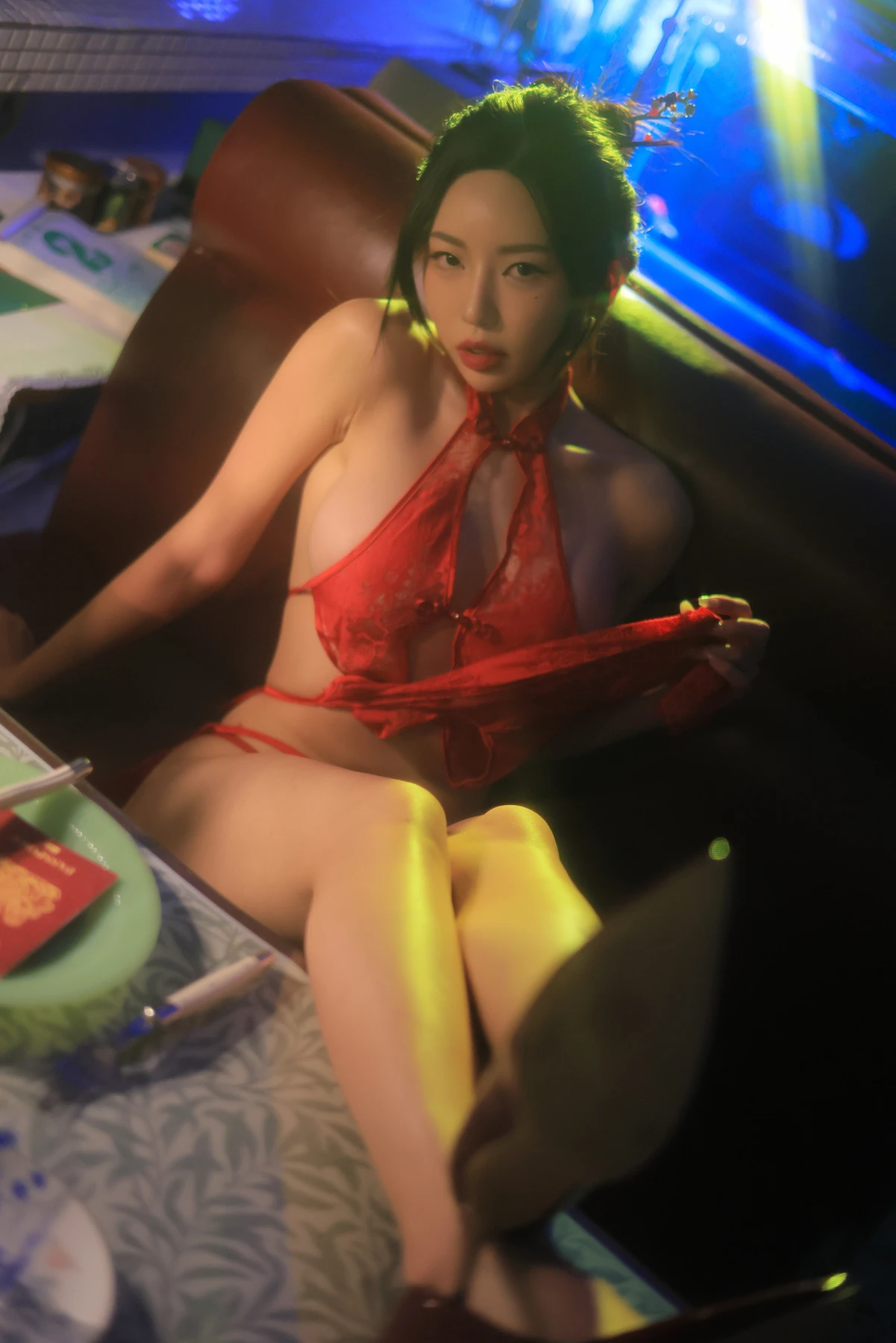 Dongeuran 동그란, PhotoBook 「Hong Kong」 Set.01 - P38