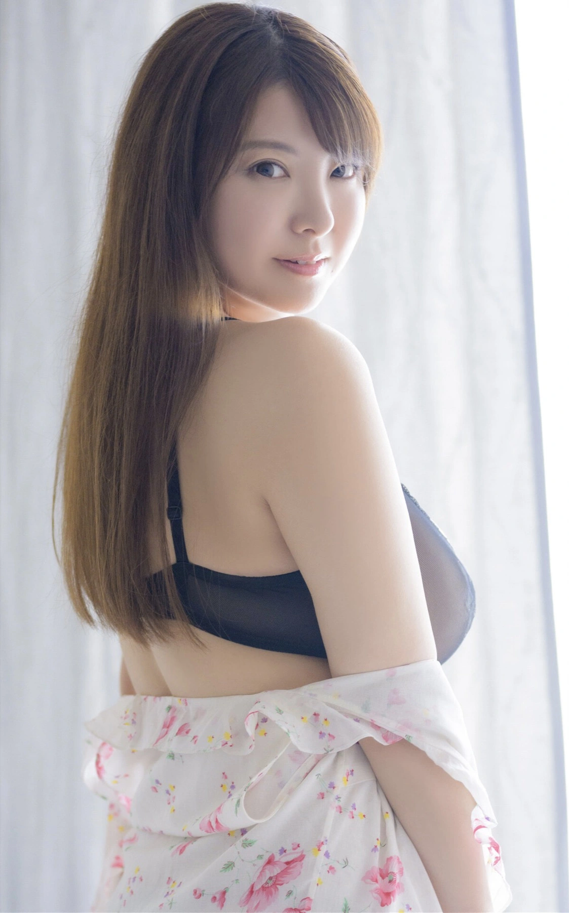Miri Hanai 花井美理, グラビア写真集 「Kiss You 2」 Set.01 - P25