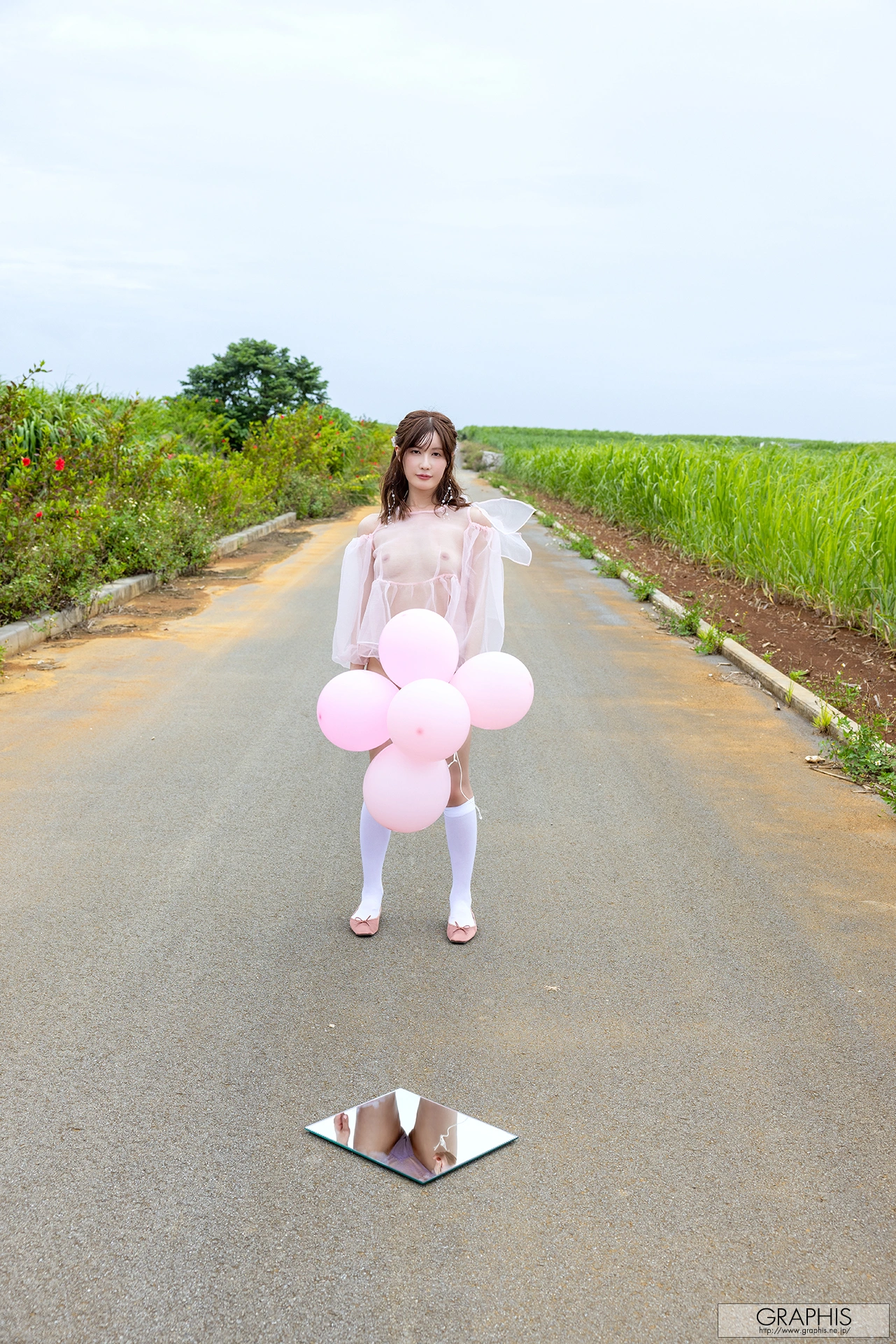 Riho Fujimori 藤森里穂, Graphis Gals 「Looks hot on you!」 Vol.07 - P18