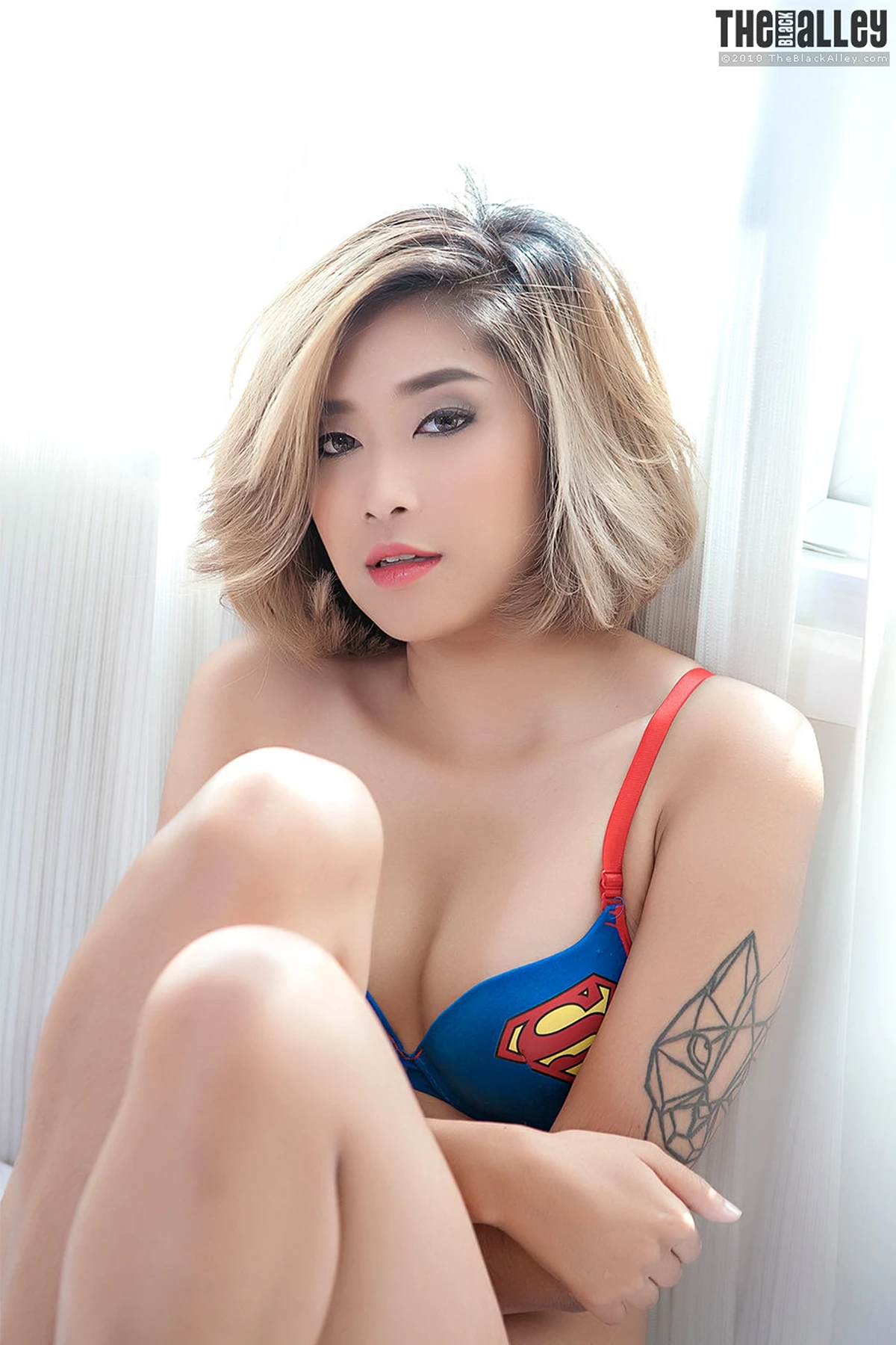 Apple The Black Alley Photobook Set.24 - P8