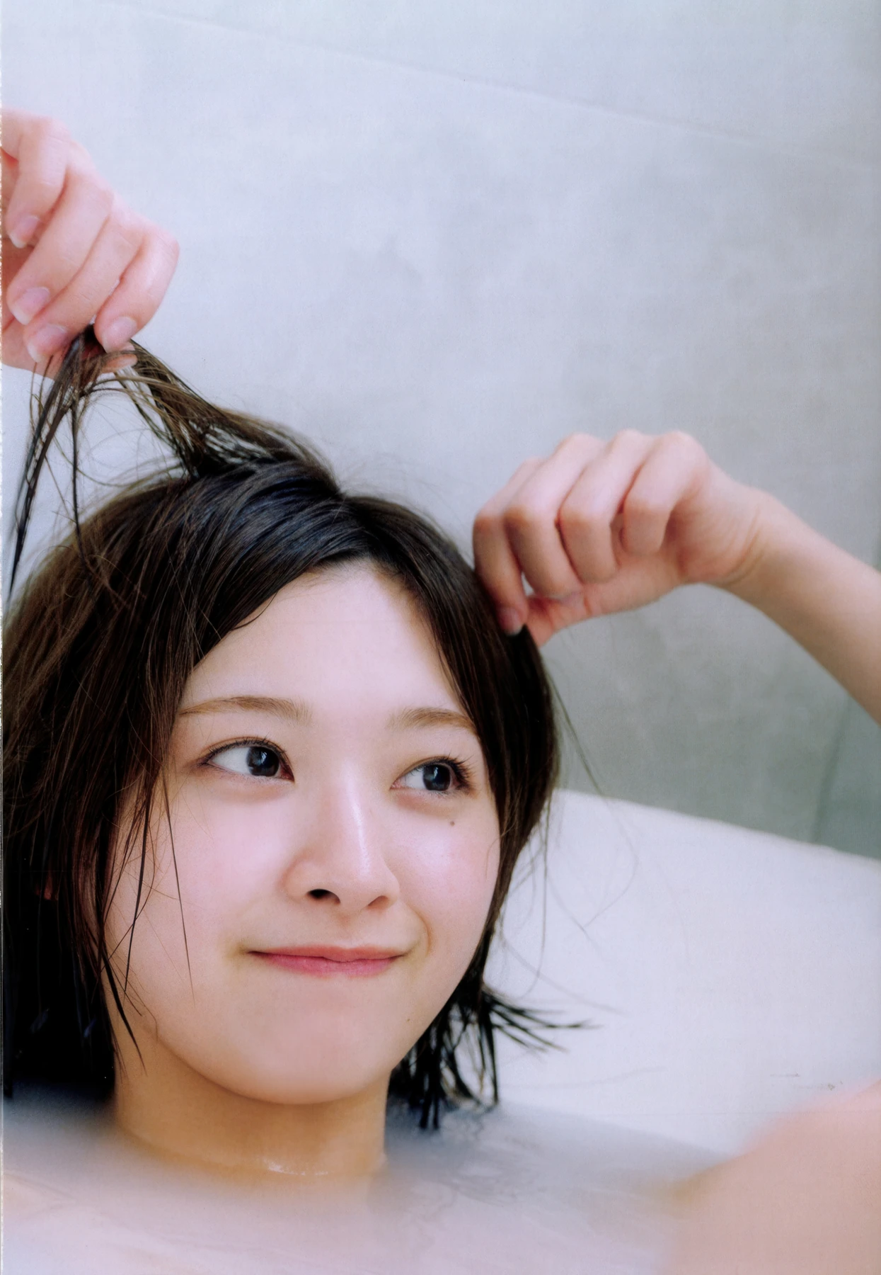 Suzuka Tomita 富田鈴花, 写真集 「鈴花サーキット」 Set.03 - P2