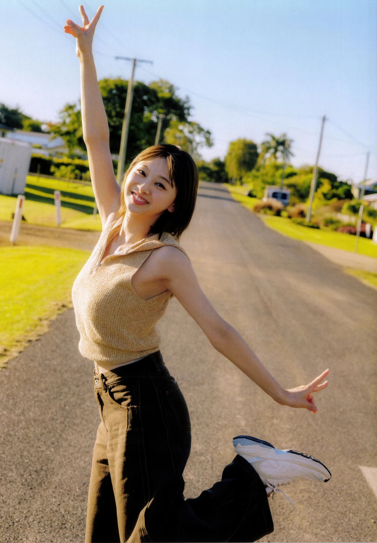 Suzuka Tomita 富田鈴花, 写真集 「鈴花サーキット」 Set.03 - P4