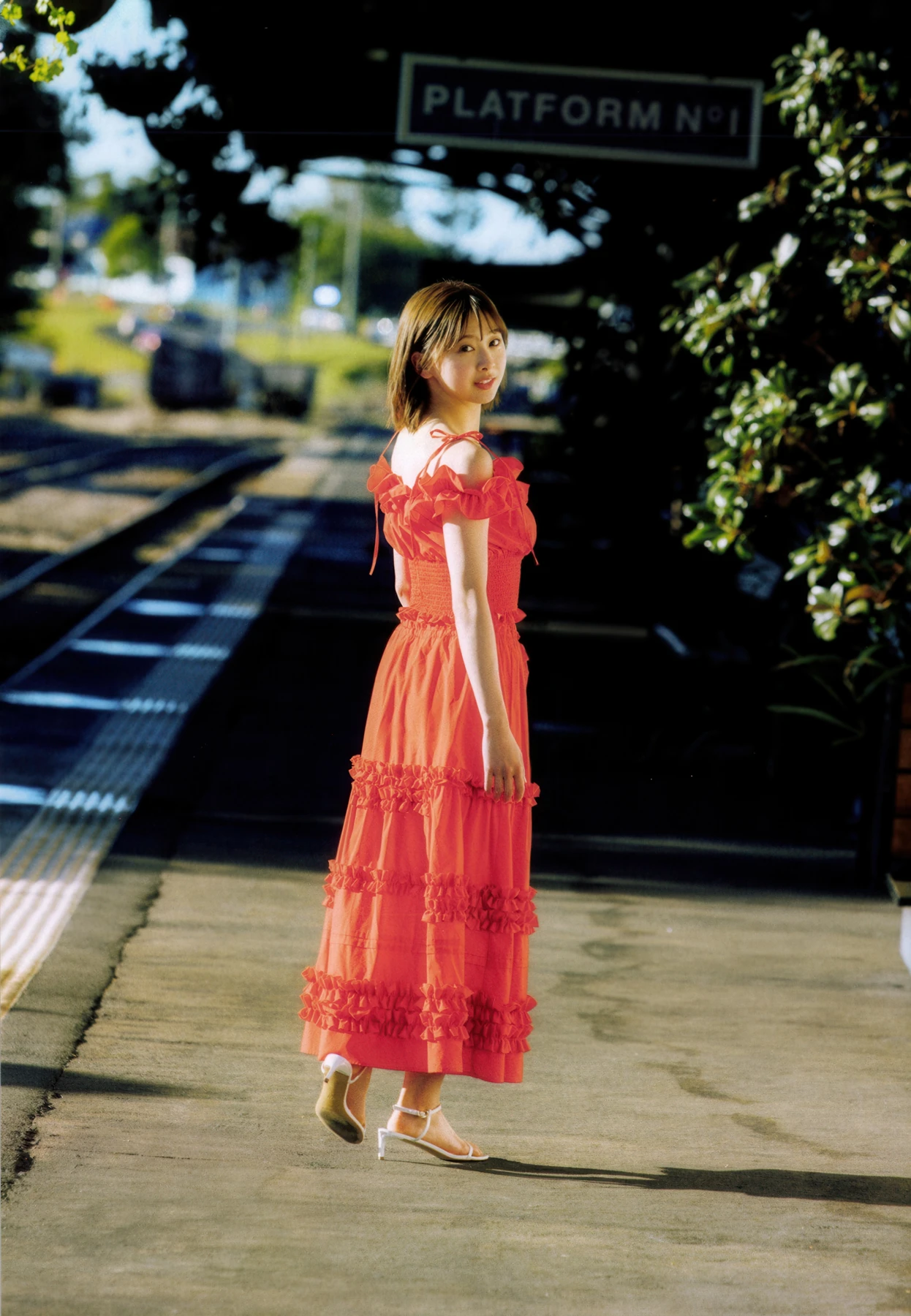 Suzuka Tomita 富田鈴花, 写真集 「鈴花サーキット」 Set.04 - P2